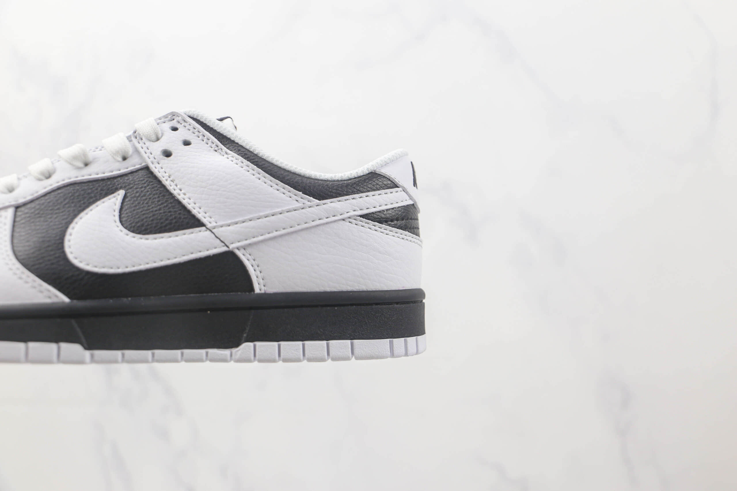 耐克NIKE SB Dunk Low纯原版本低帮SB DUNK新黑白配色板鞋 耐克SB DUNK天花板工厂 货号：FD9064-001