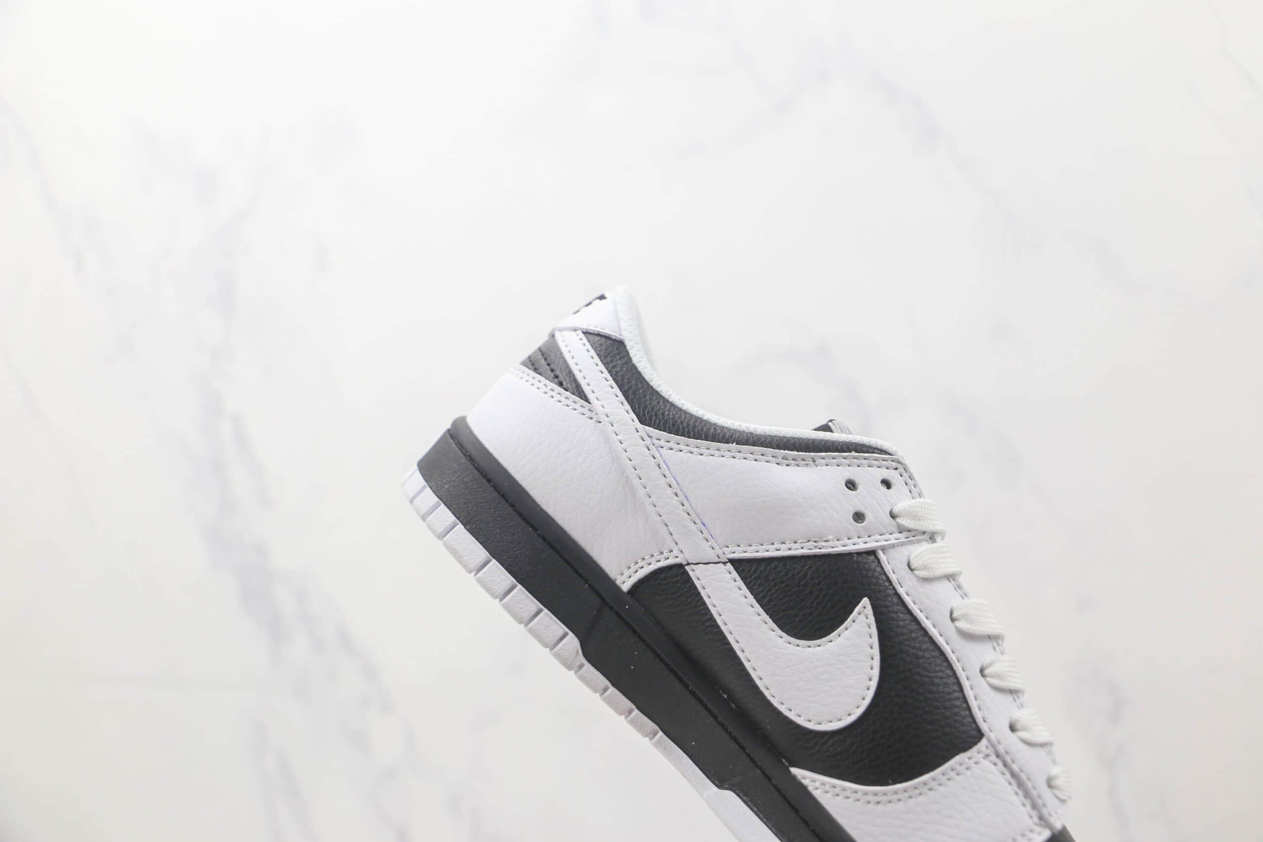 耐克NIKE SB Dunk Low纯原版本低帮SB DUNK新黑白配色板鞋 耐克SB DUNK天花板工厂 货号：FD9064-001