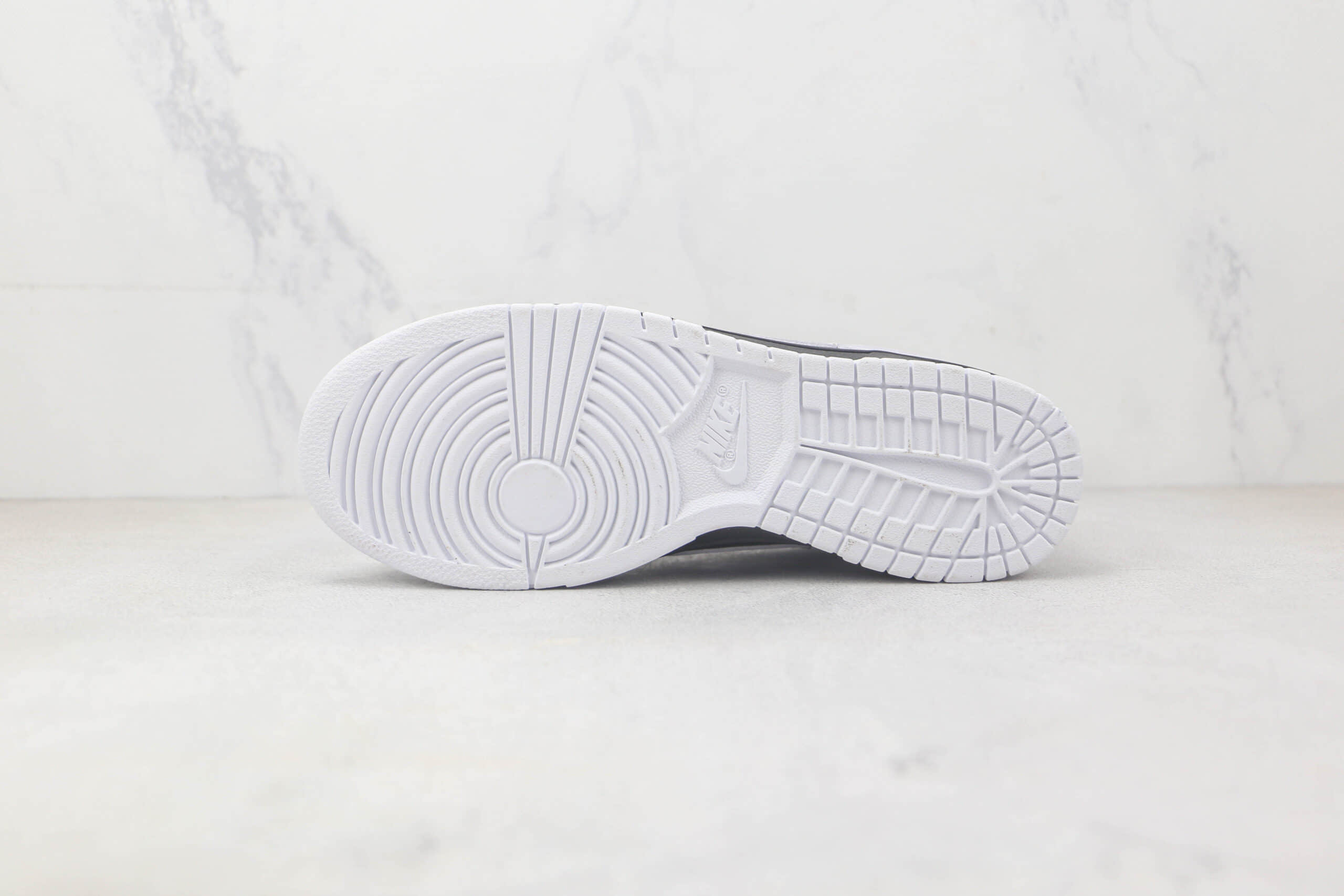 耐克NIKE SB Dunk Low纯原版本低帮SB DUNK新黑白配色板鞋 耐克SB DUNK天花板工厂 货号：FD9064-001