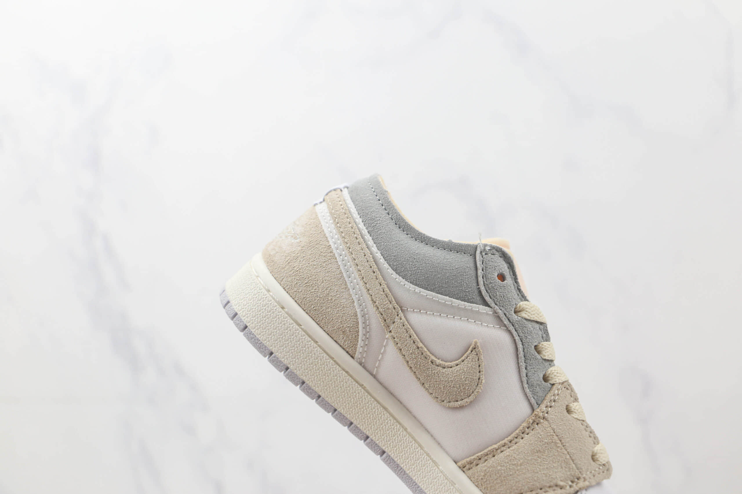 乔丹Air Jordan 1 Low SE Craft White and Phantom纯原版本低帮AJ1白灰色休闲板鞋 莆田AJ工厂批发 货号：DN1635-100