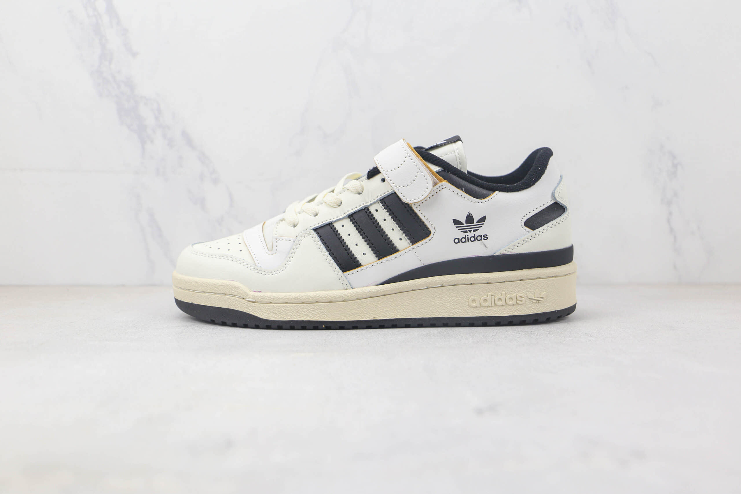阿迪达斯Adidas originals Forum 84 low纯原版本Forum84白黑色魔术贴复古板鞋 阿迪达斯Forum84复古校园板鞋 货号:HR2007
