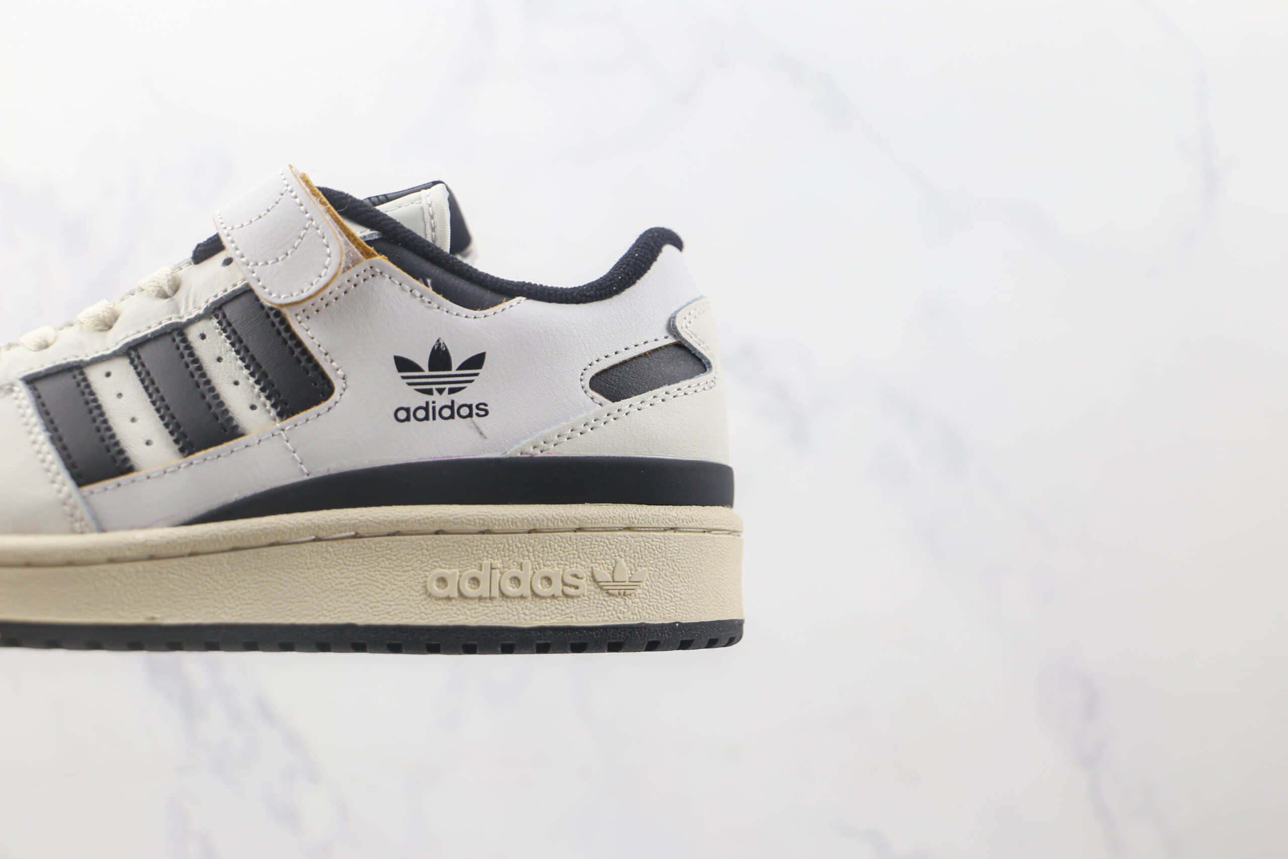 阿迪达斯Adidas originals Forum 84 low纯原版本Forum84白黑色魔术贴复古板鞋 阿迪达斯Forum84复古校园板鞋 货号:HR2007