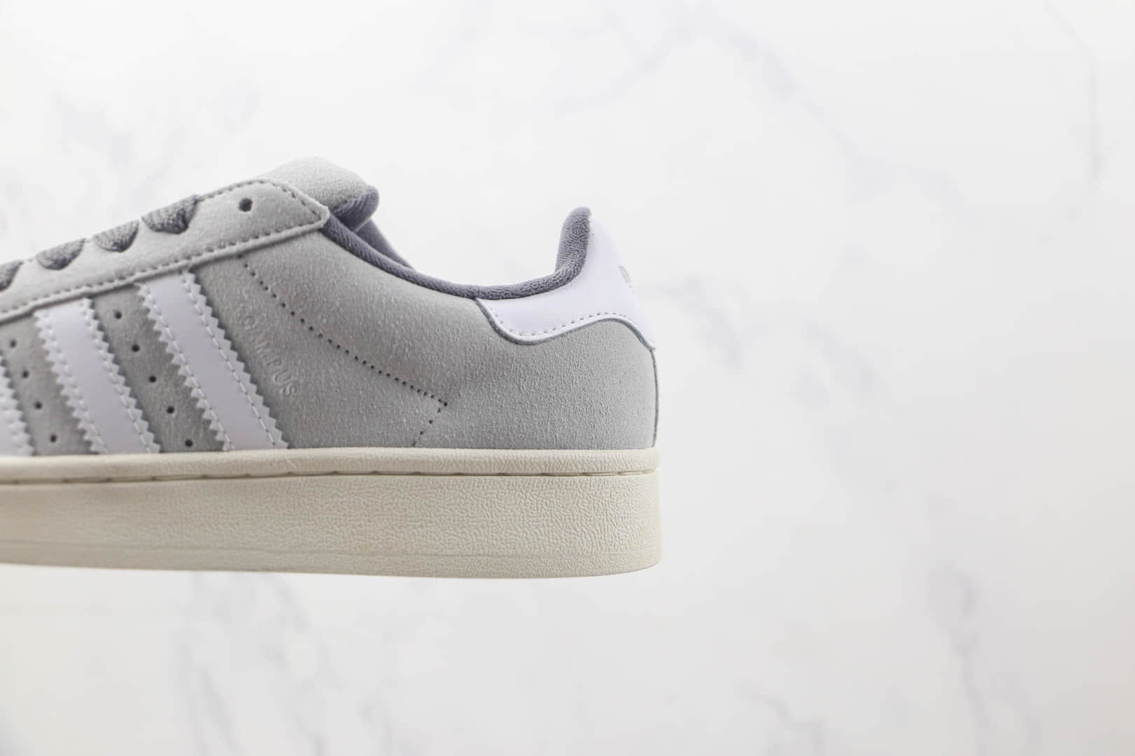 阿迪达斯Adidas originals Campus 00s纯原版本灰色Campus 00s千禧风休闲板鞋 阿迪达斯复古休闲板鞋 货号:GY9472