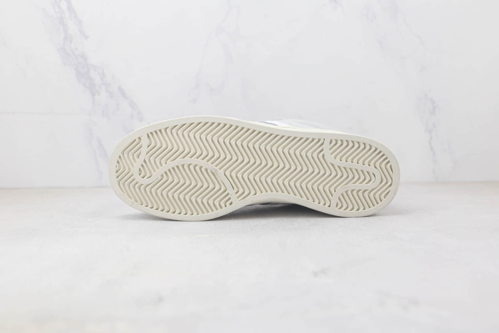 阿迪达斯Adidas originals Campus 00s纯原版本灰色Campus 00s千禧风休闲板鞋 阿迪达斯复古休闲板鞋 货号:GY9472