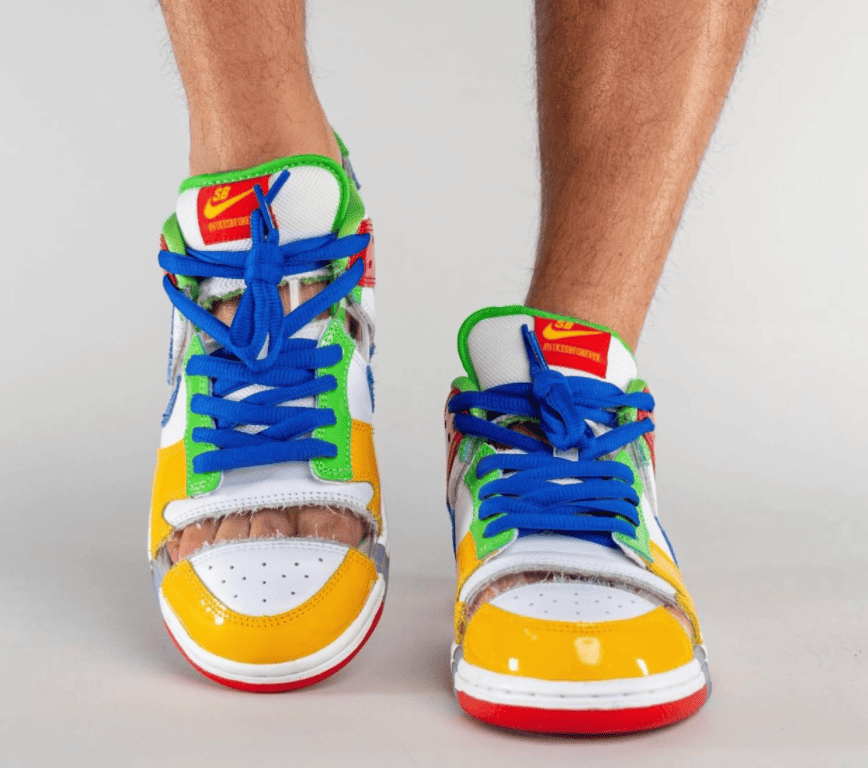 天价神鞋回归！但是被切开了...全新eBay x Nike SB Dunk上脚实物曝光！ 货号：FD8777-100
