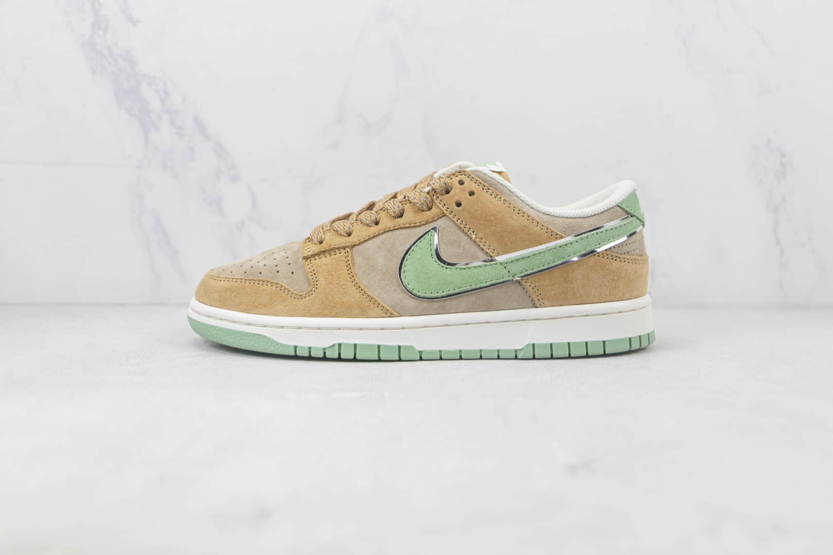 耐克Nike SB Dunk Low Pro纯原版本低帮SB DUNK大友克洋联名款麂皮棕绿色拼接板鞋 耐克DUNK校园板鞋 货号:ST1391-202