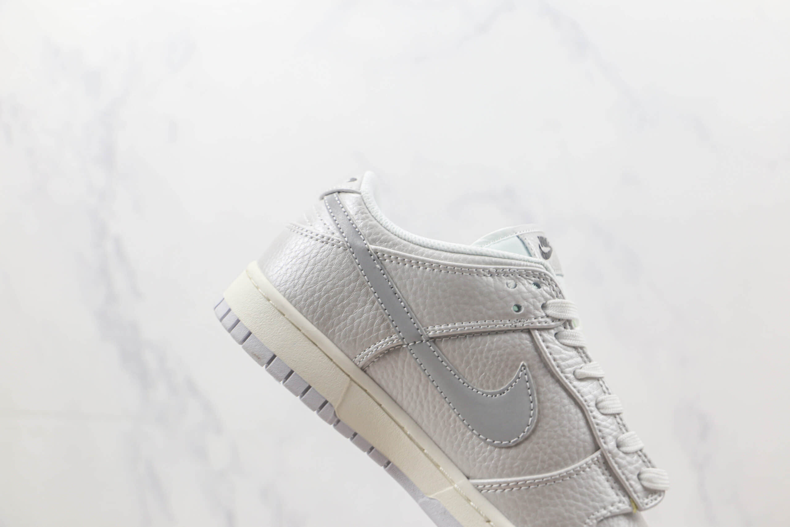 耐克Nike SB Dunk Low Dunk纯原版本低帮SB DUNK银色板鞋 莆田耐克DUNK货源 货号：DX3197-095