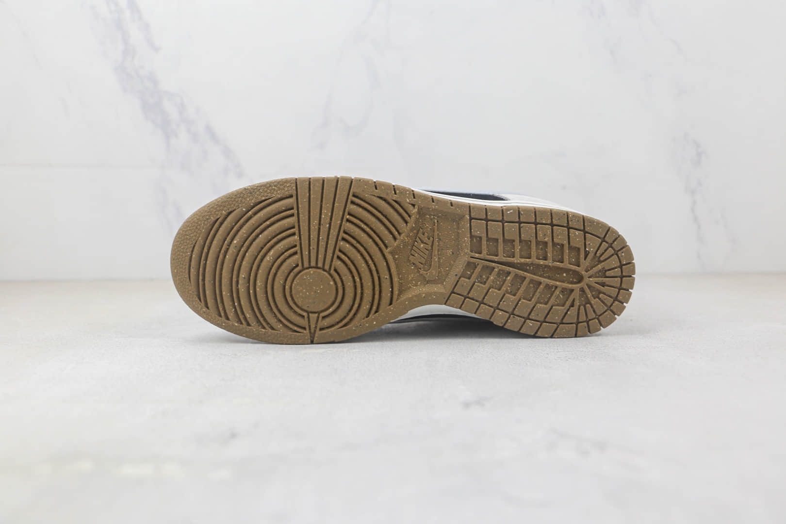 耐克Nike Dunk Low SE 85纯原版本低帮DUNK灰白双钩板鞋 莆田耐克DUNK货源 货号：DD9457-102