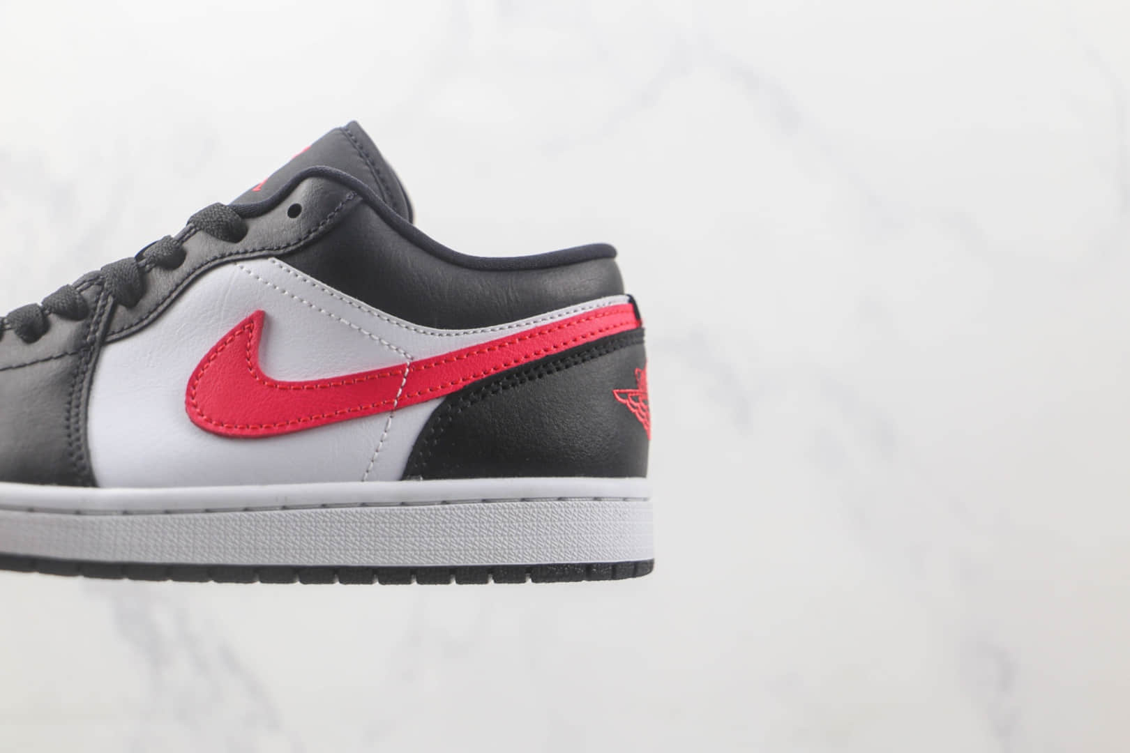 乔丹Air Jordan 1 Low纯原版本低帮AJ1黑白红勾板鞋 莆田乔丹AJ货源 货号：DC0774-004