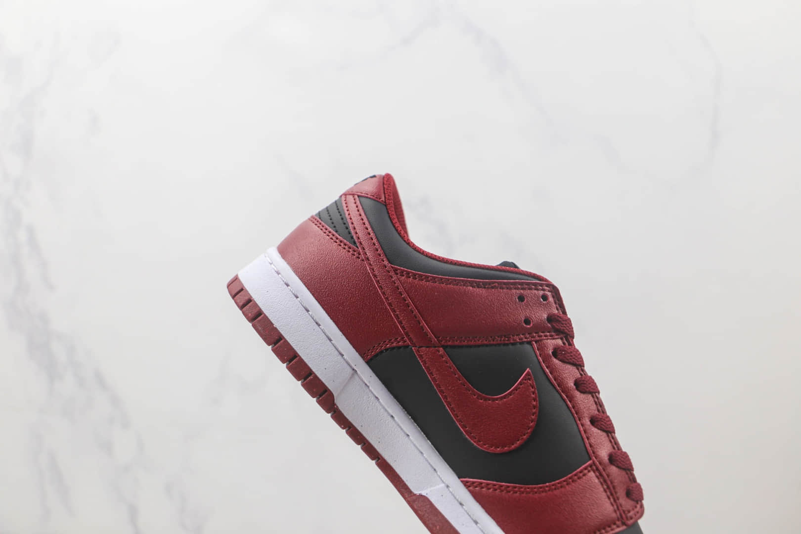 耐克Nike SB Dunk Low Dunk纯原版本低帮SB DUNK黑红色板鞋 耐克DUNK校园板鞋 货号：DN1431-002