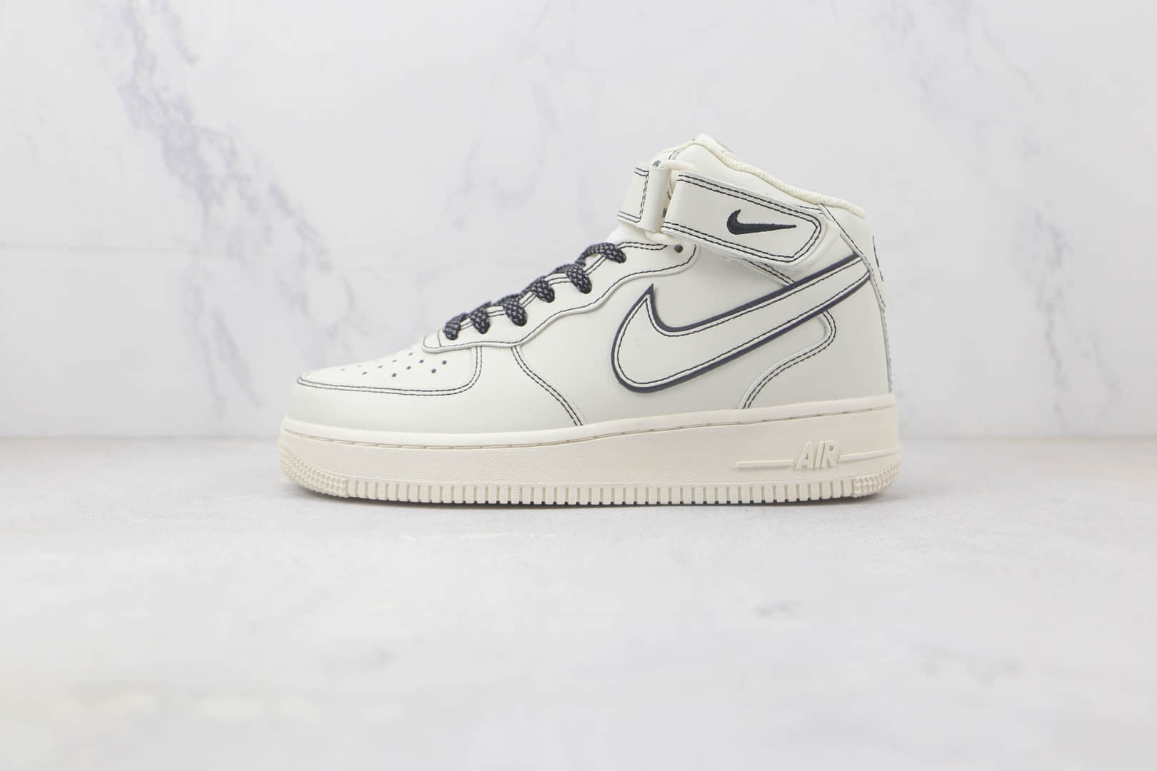 耐克Nike Air Force 1 Mid纯原版本中帮空军一号白黑缝线板鞋 耐克空军一号气垫鞋 货号:BY6899-693