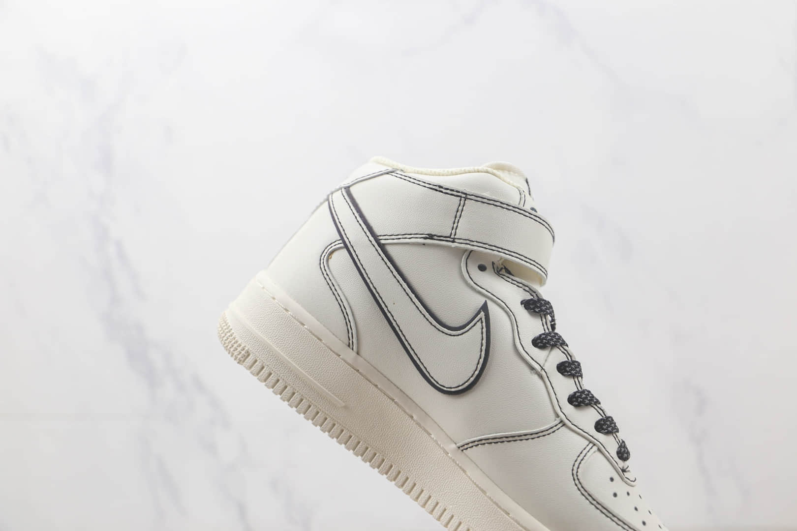 耐克Nike Air Force 1 Mid纯原版本中帮空军一号白黑缝线板鞋 耐克空军一号气垫鞋 货号:BY6899-693