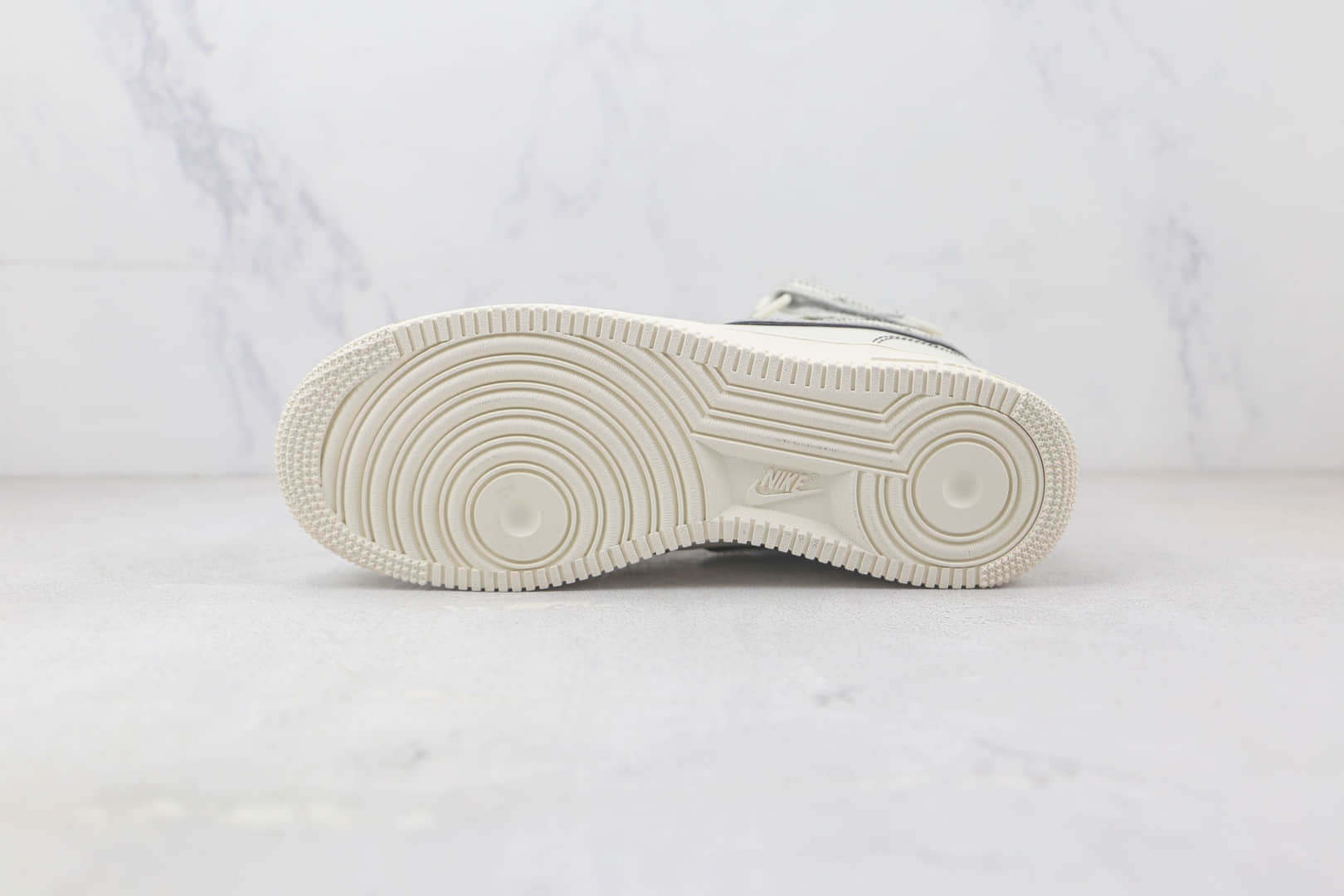 耐克Nike Air Force 1 Mid纯原版本中帮空军一号白黑缝线板鞋 耐克空军一号气垫鞋 货号:BY6899-693