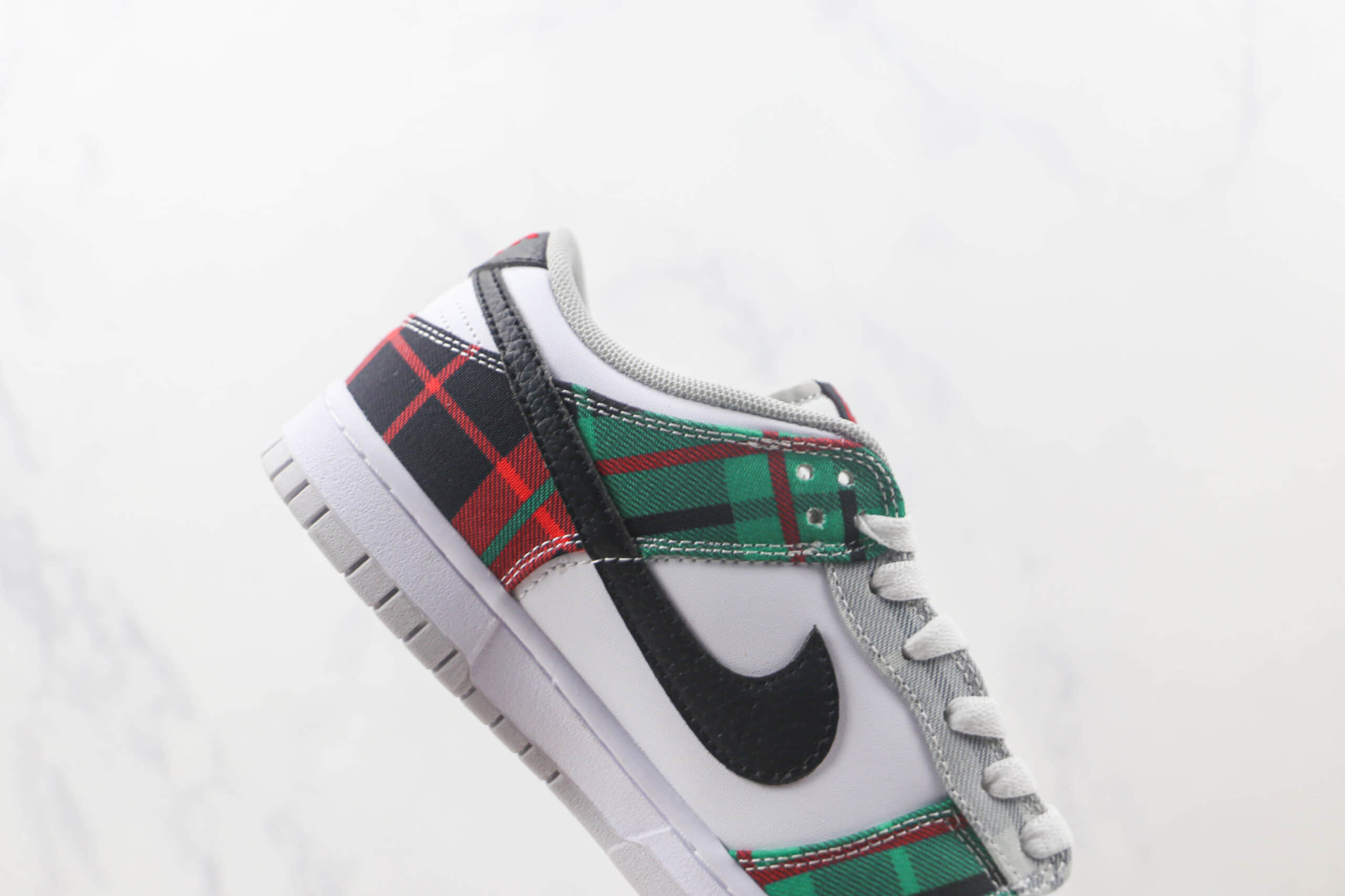 耐克Nike Dunk Low Plaid纯原版本低帮DUNK红绿格子布花纹板鞋 耐克DUNK校园板鞋 货号:DV0827-100