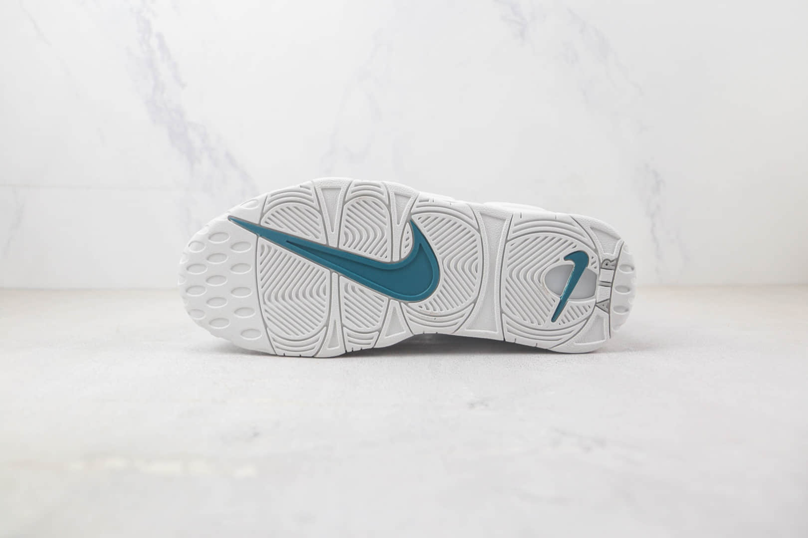 耐克Nike Air More Uptempo纯原版本皮蓬大R灰白色实战篮球鞋 耐克皮蓬系列球鞋 货号：DR7854-100