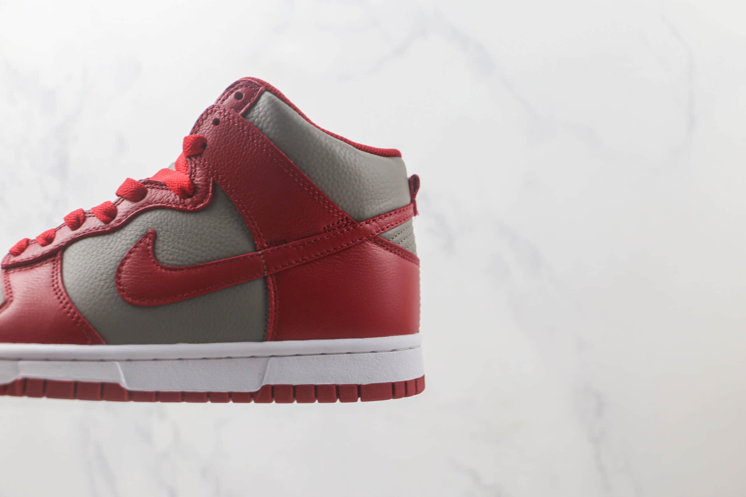 耐克Nike SB Dunk High纯原版本高帮DUNK红棕色板鞋 莆田耐克SB DUNK系列板鞋 货号：850477-001