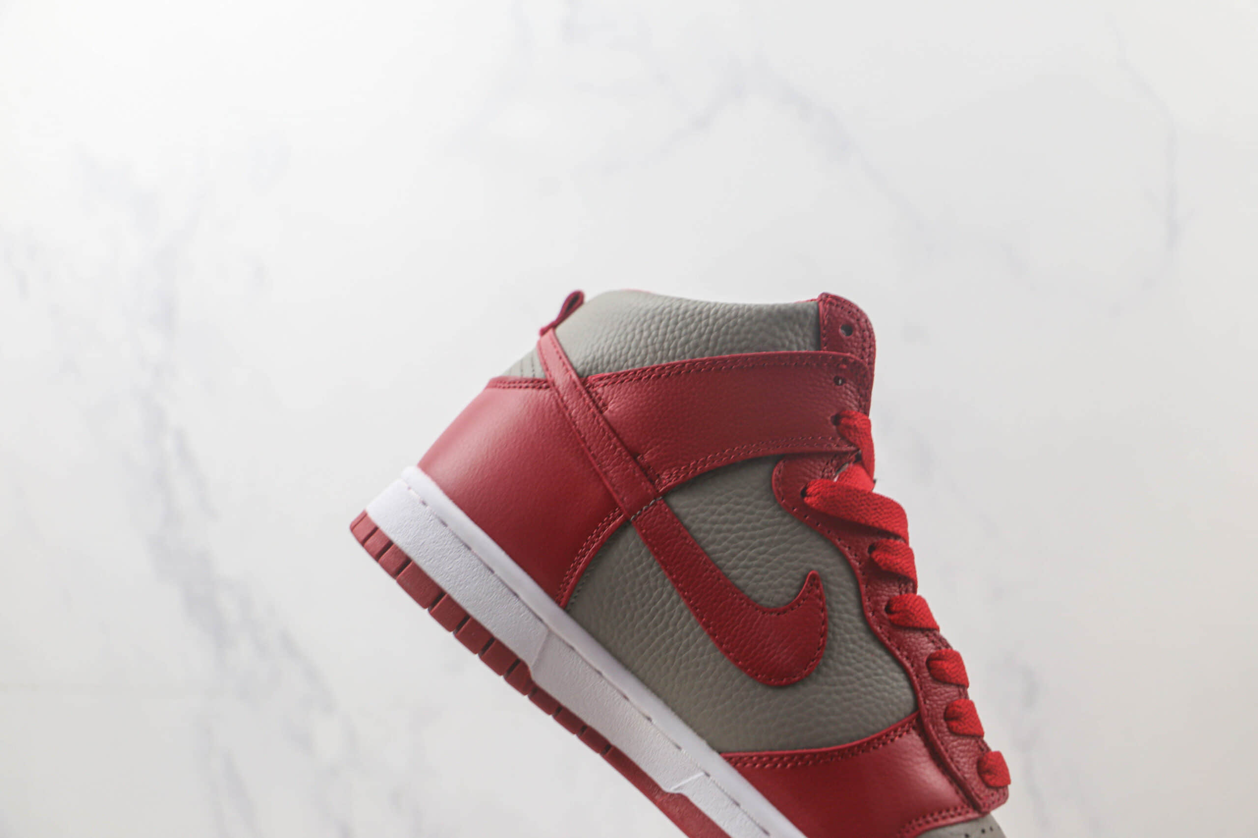 耐克Nike SB Dunk High纯原版本高帮DUNK红棕色板鞋 莆田耐克SB DUNK系列板鞋 货号：850477-001