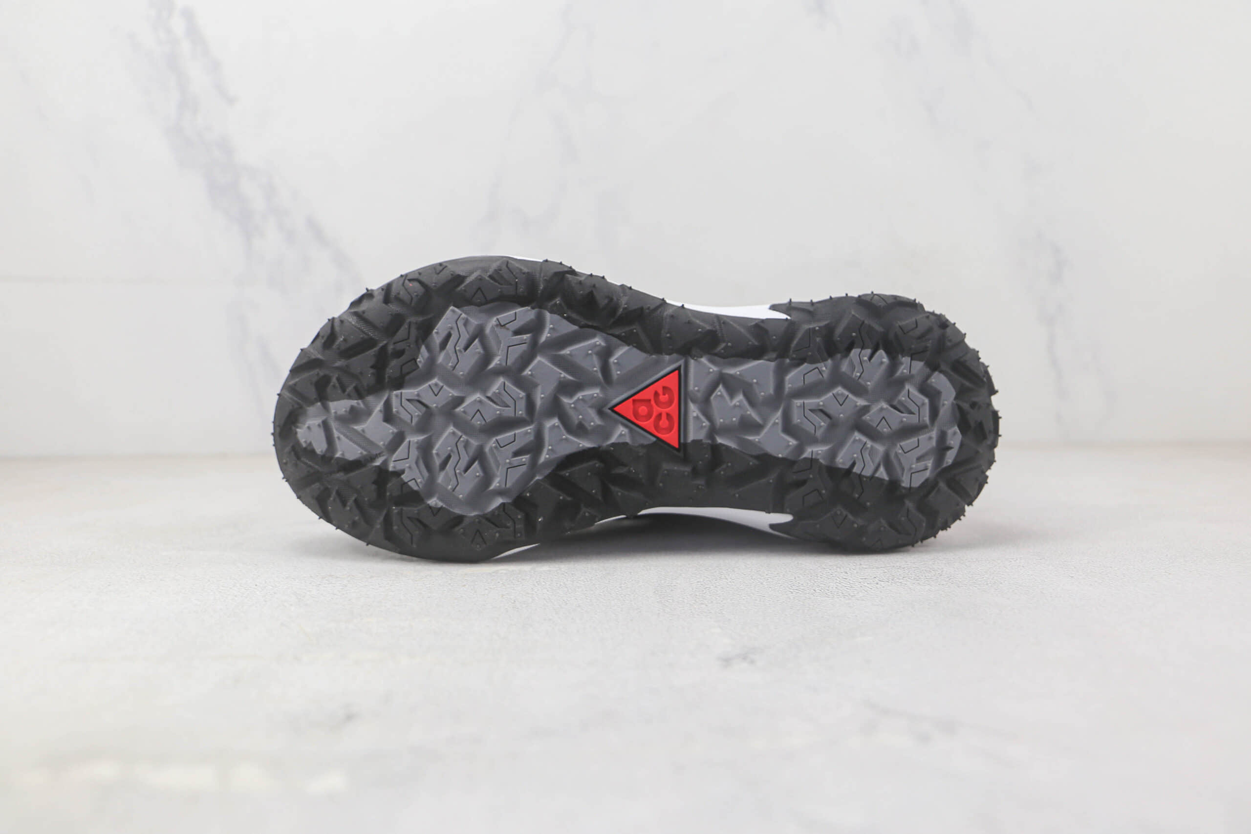 耐克Nike ACG MOUNTAIN FLY 2 Low纯原版本ACG户外登山越野系列跑鞋 耐克ACG系列户外登山鞋 货号：DV7903-104