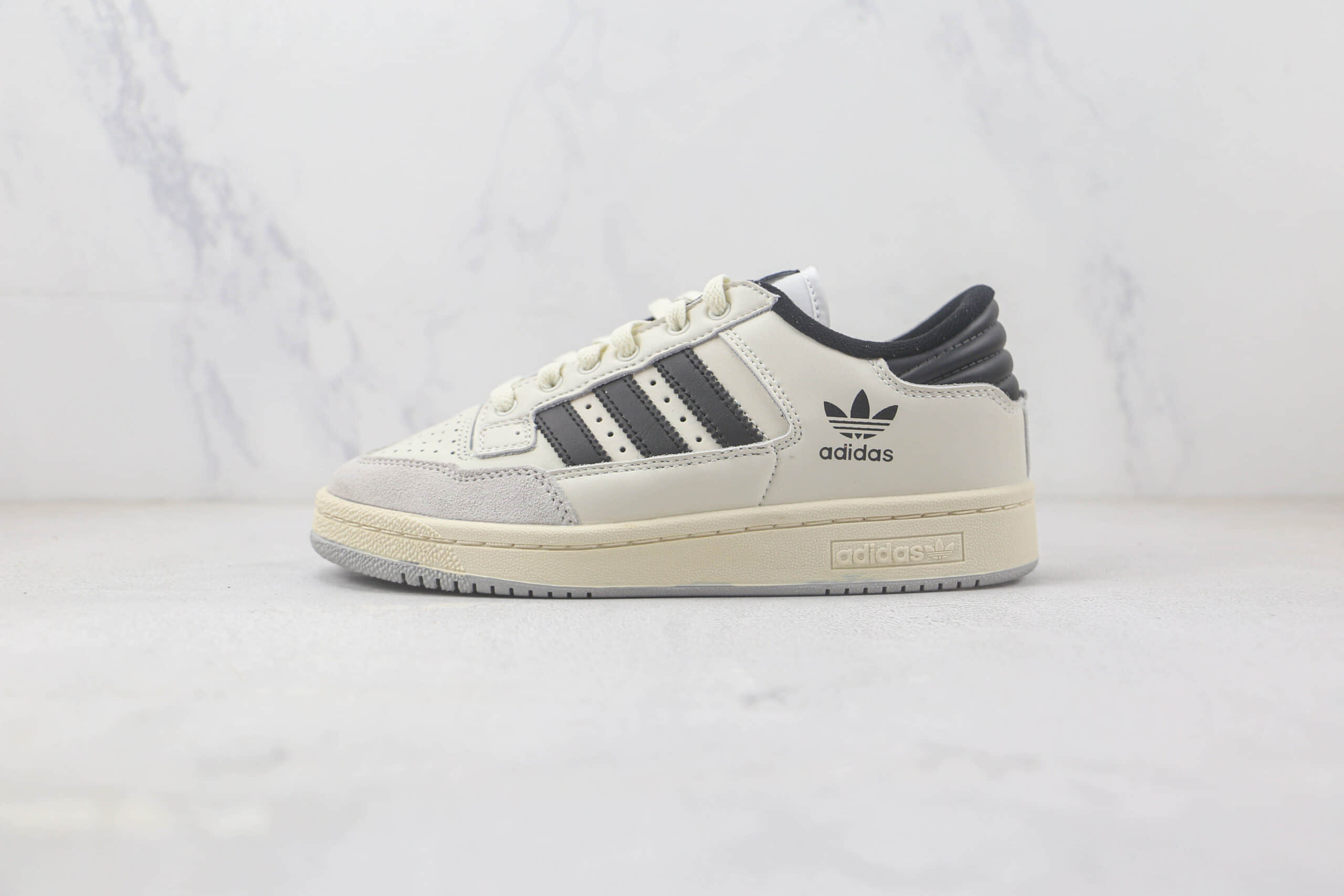 阿迪达斯adidas originals Forum 85 low纯原版本Forum85白灰黑色复古板鞋 阿迪达斯Forum系列板鞋 货号：GX2219