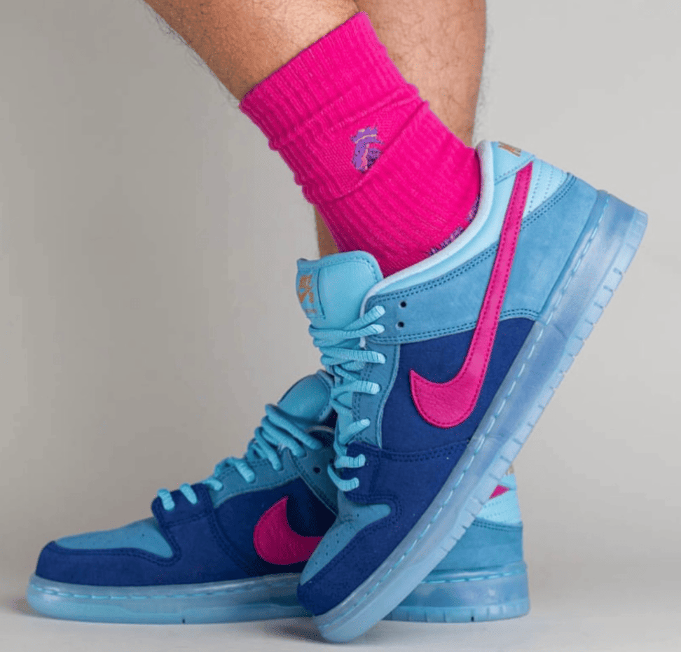 RTJ x Nike SB Dunk联名上脚图曝光！你选蓝精灵还是黑粉？