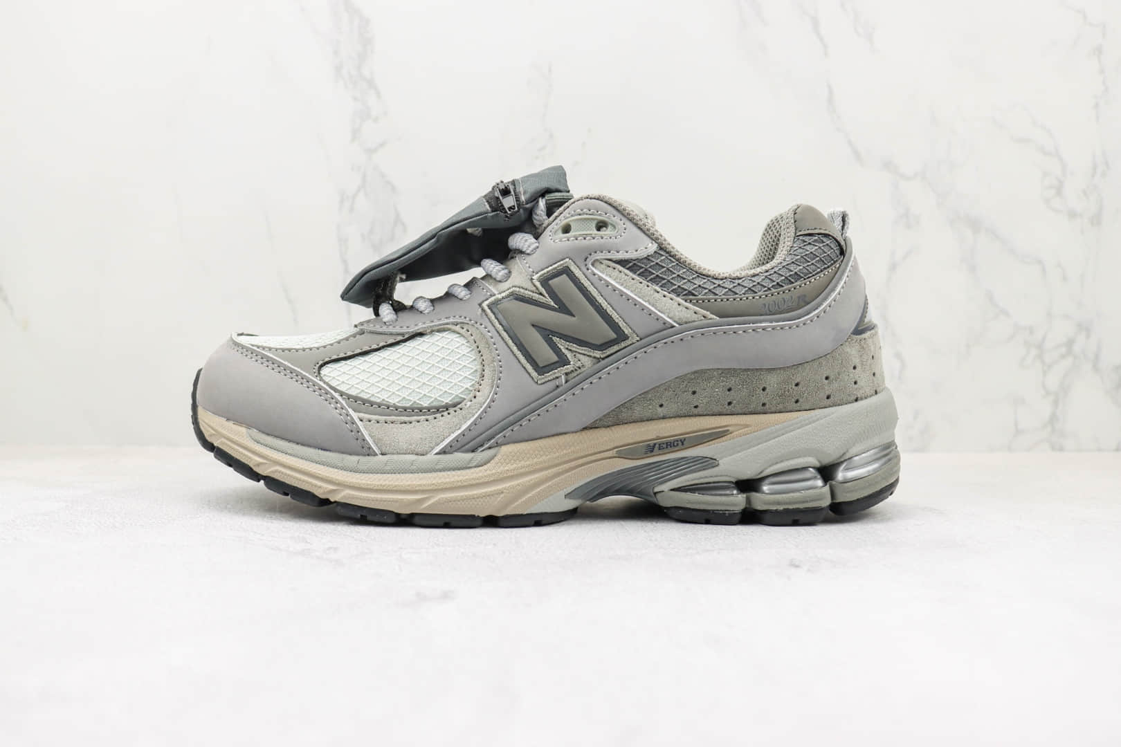 新百伦New Balance 2002R纯原版本NB2002复古缓震慢跑鞋 复刻新百伦NB2002老爹鞋 货号：M2002RVC