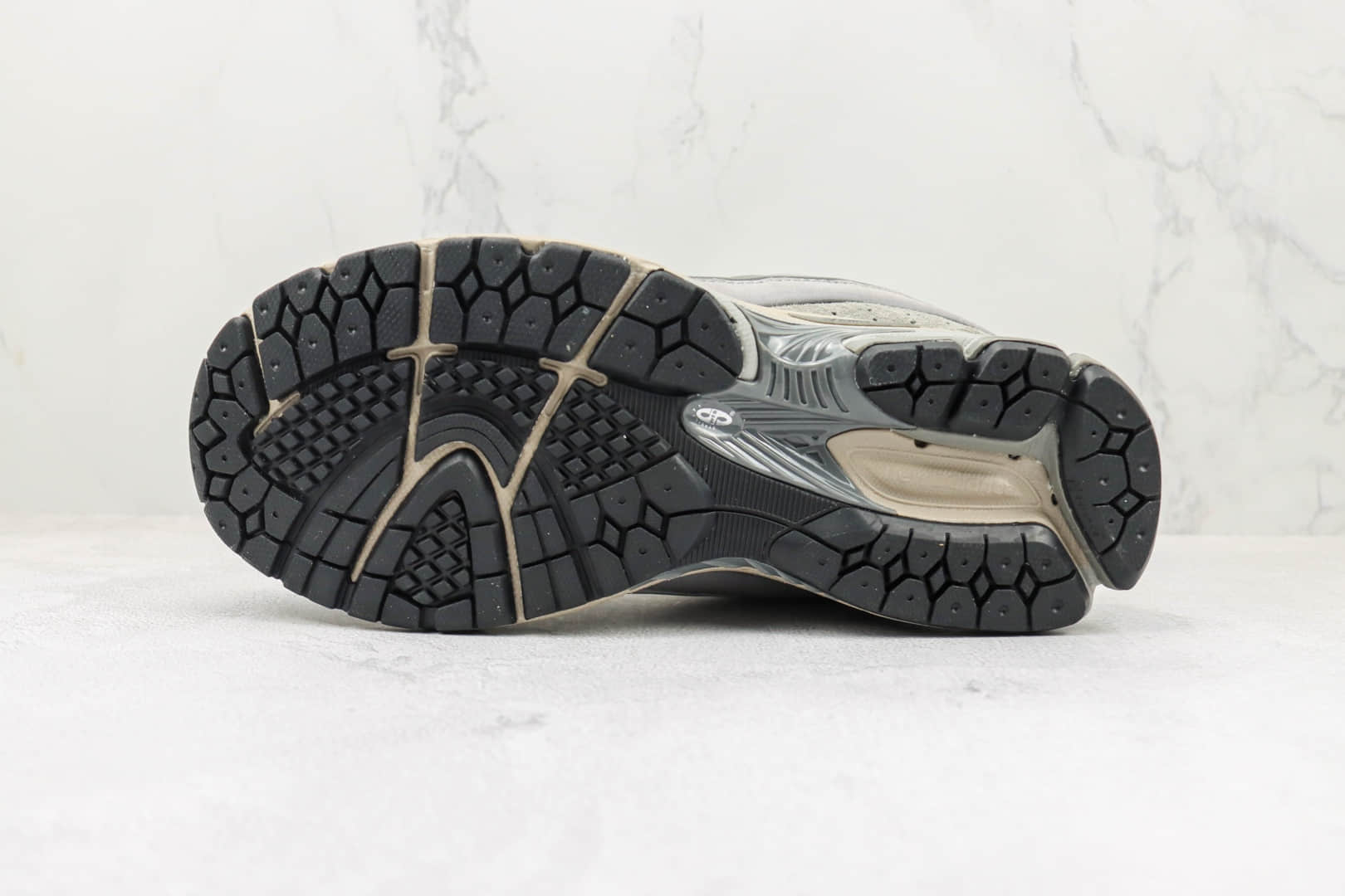 新百伦New Balance 2002R纯原版本NB2002复古缓震慢跑鞋 复刻新百伦NB2002老爹鞋 货号：M2002RVC