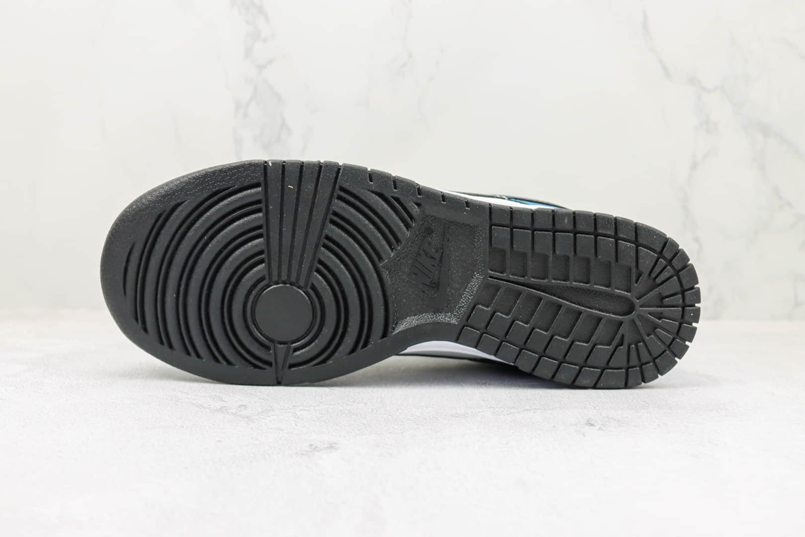 耐克Nike SB Dunk Low纯原版本低帮SB DUNK黑白蓝色板鞋 复刻耐克SB DUNK系列板鞋 货号：FD6923-100