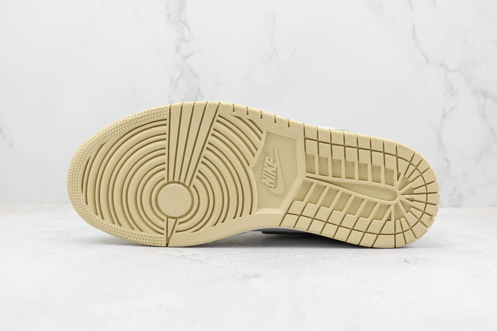 乔丹Air Jordan 1 Low纯原版本低帮AJ1白绿脚趾兔年限定配色板鞋 莆田天花板AJ1系列板鞋 货号:FD9906-131