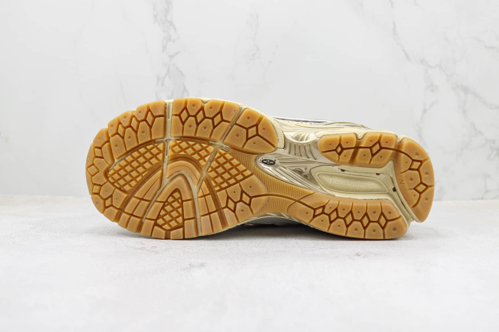 新百伦New Balance 1906纯原版本NB1906白红色复古慢跑鞋 莆田新百伦系列老爹鞋 货号：M1906RO