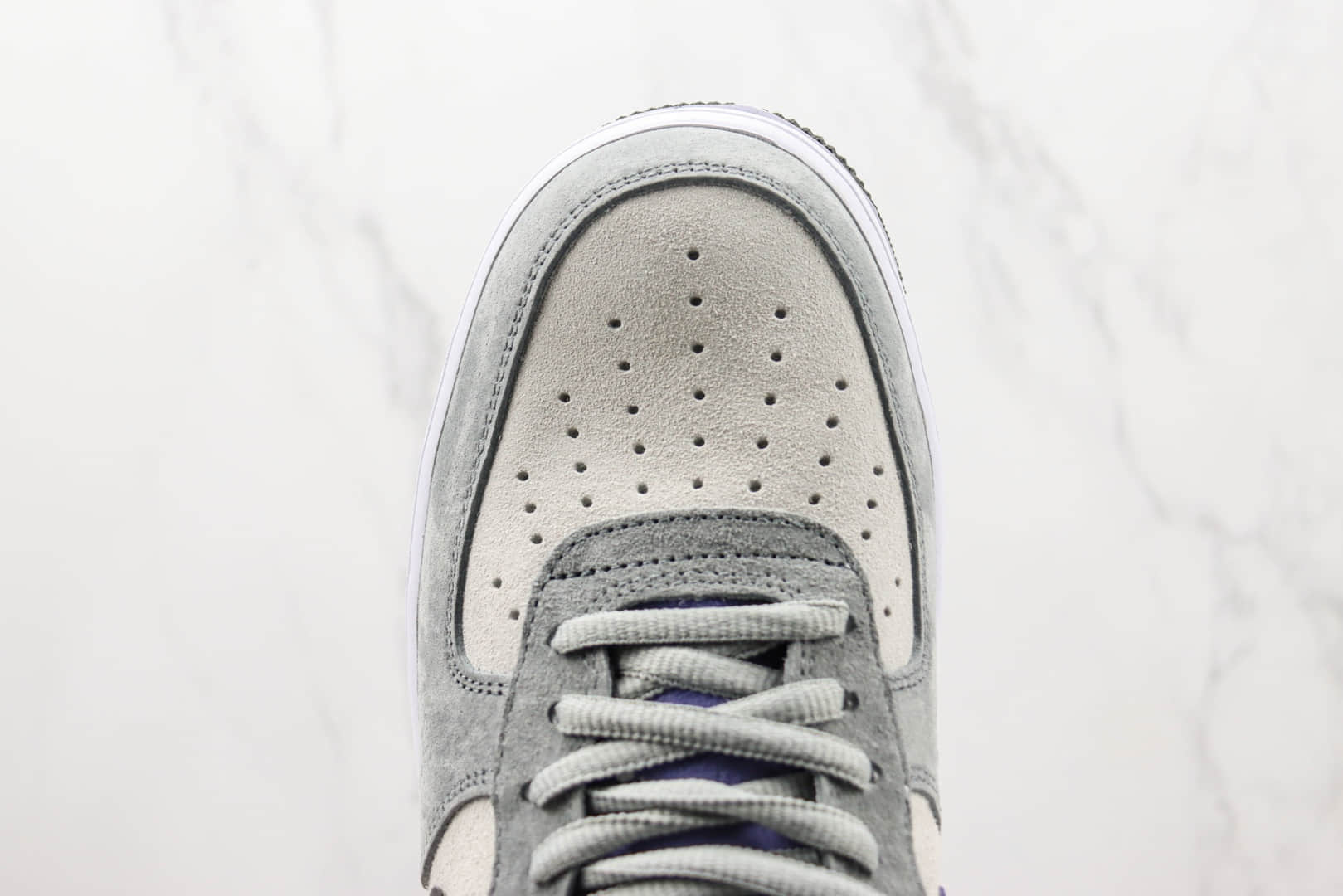 耐克Nike Air Force 1 '07 Low纯原版本低帮空军一号灰紫拼色配色板鞋 莆田天花板空军一号系列板鞋 货号：HH9636-056