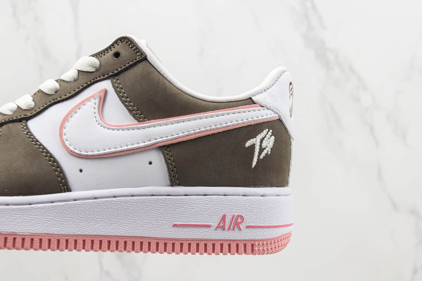 耐克Nike Air Force 1'07 Low纯原版本空军一号AF1白咖粉色TS刺绣板鞋 莆田天花板空军一号系列 货号：CN2405-111