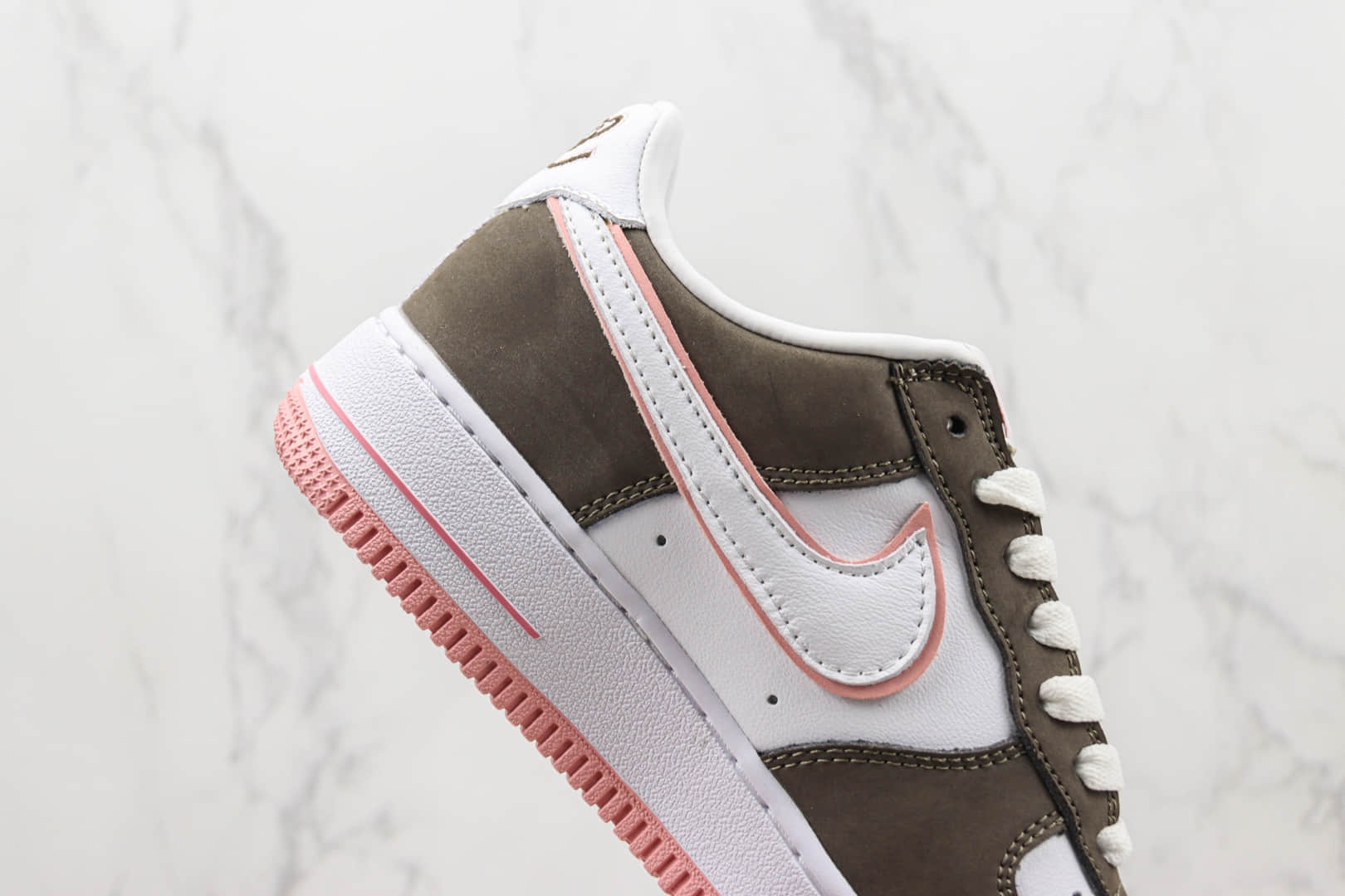 耐克Nike Air Force 1'07 Low纯原版本空军一号AF1白咖粉色TS刺绣板鞋 莆田天花板空军一号系列 货号：CN2405-111