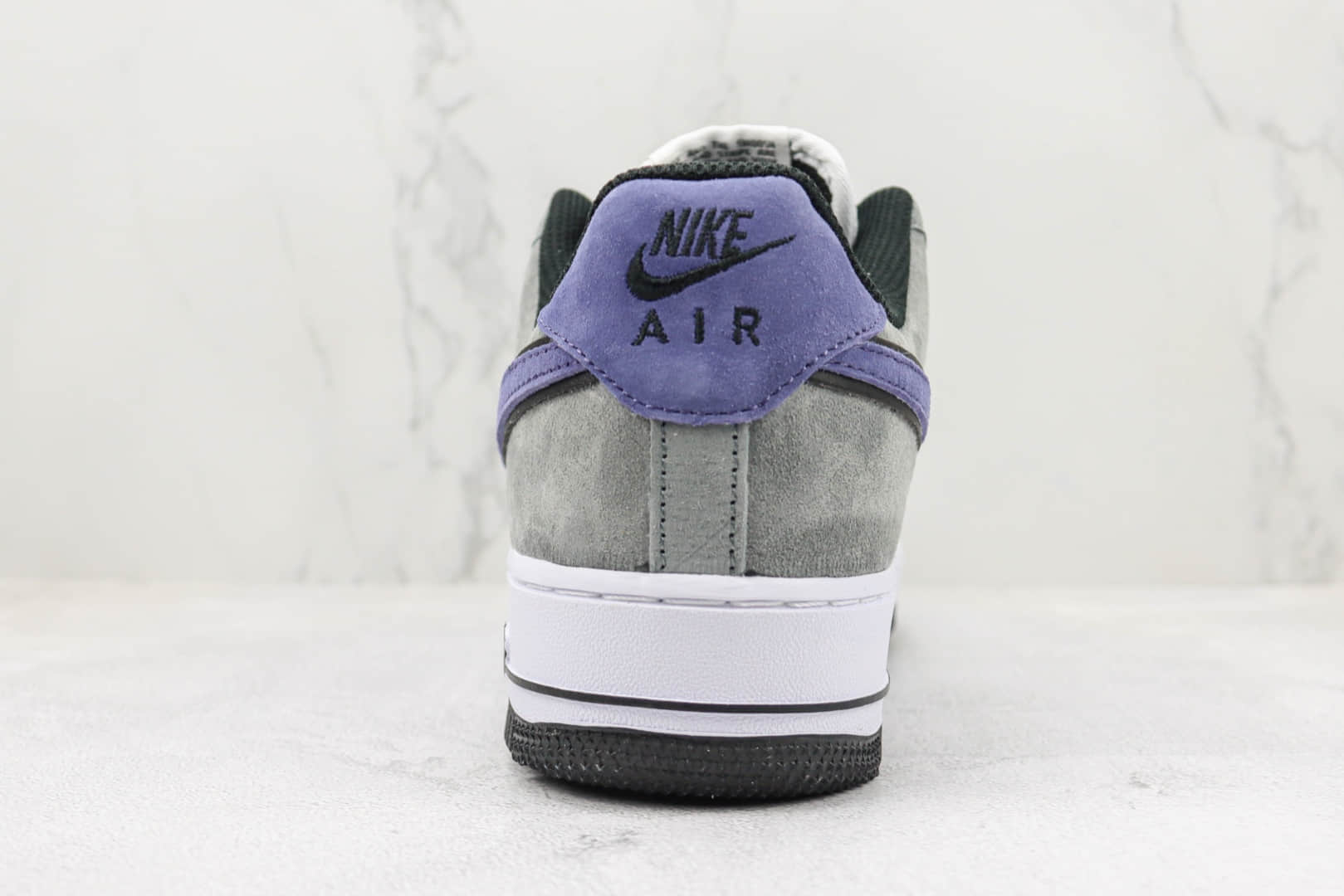 耐克Nike Air Force 1 '07 Low纯原版本低帮空军一号灰紫拼色配色板鞋 莆田天花板空军一号系列板鞋 货号：HH9636-056