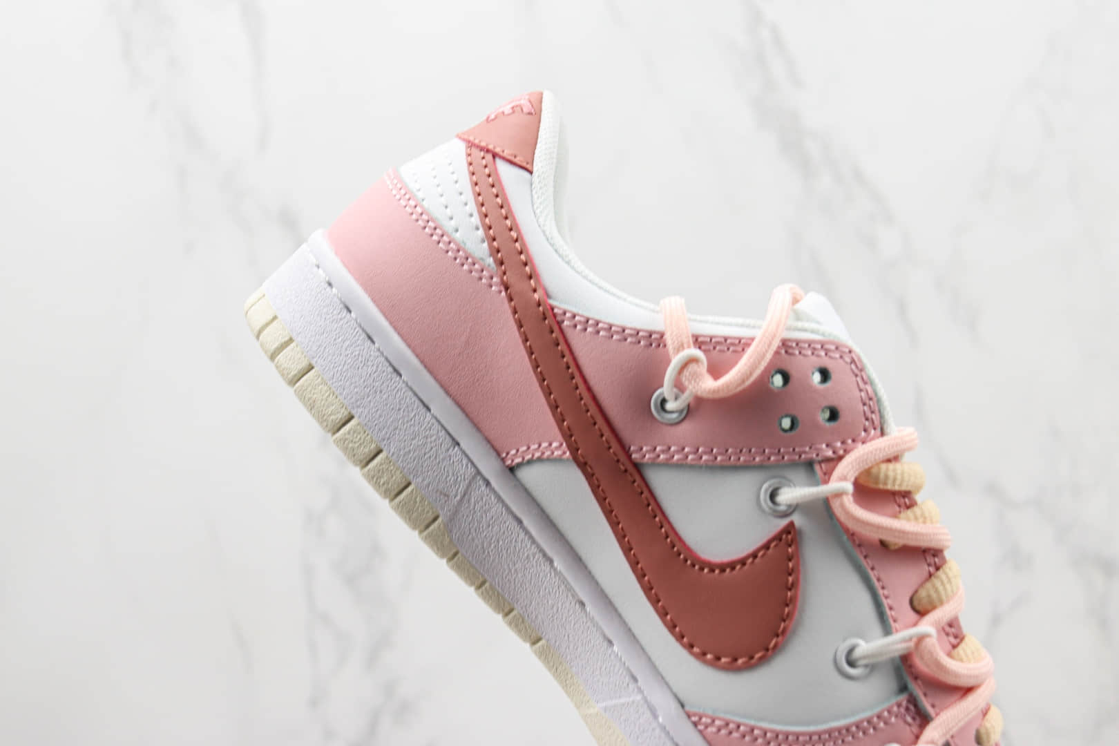 耐克Nike SB Dunk Low纯原版本低帮Dunk白粉兔子解构抽绳板鞋 莆田天花板Dunk系列 货号：CW1590-017