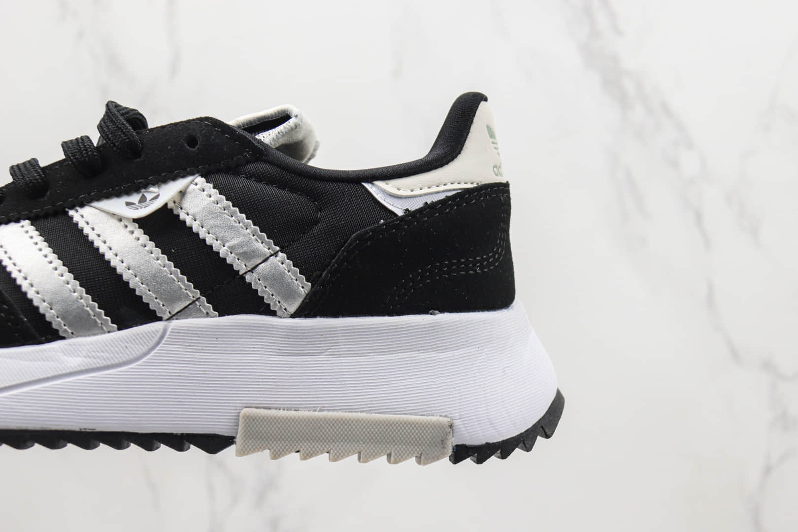 阿迪达斯adidas Retropy F2 W纯原版本黑白色复古跑鞋 莆田阿迪达斯货源 货号：GW9409