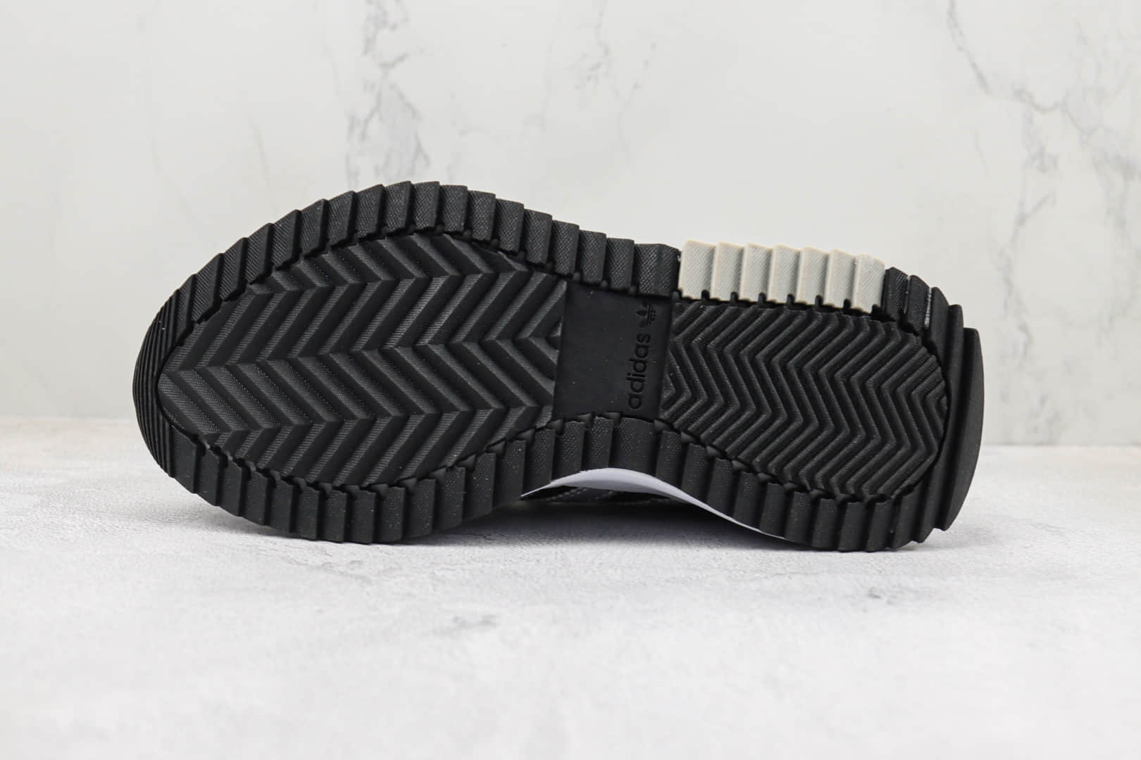 阿迪达斯adidas Retropy F2 W纯原版本黑白色复古跑鞋 莆田阿迪达斯货源 货号：GW9409