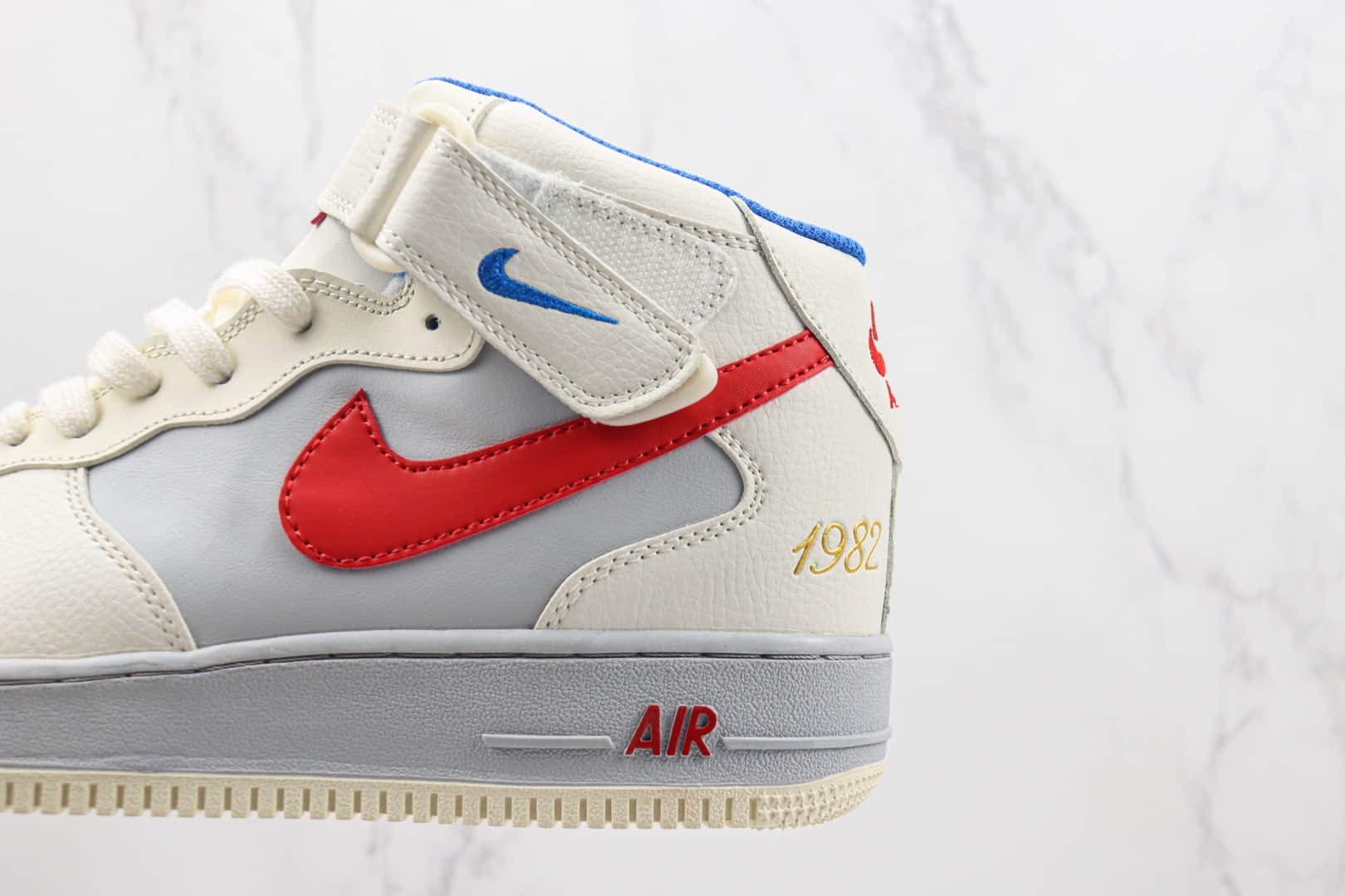 耐克Nike Air Force 1 Mid纯原版本空军一号大白兔中帮板鞋 莆田天花板AF1系列 货号：CW0088-928