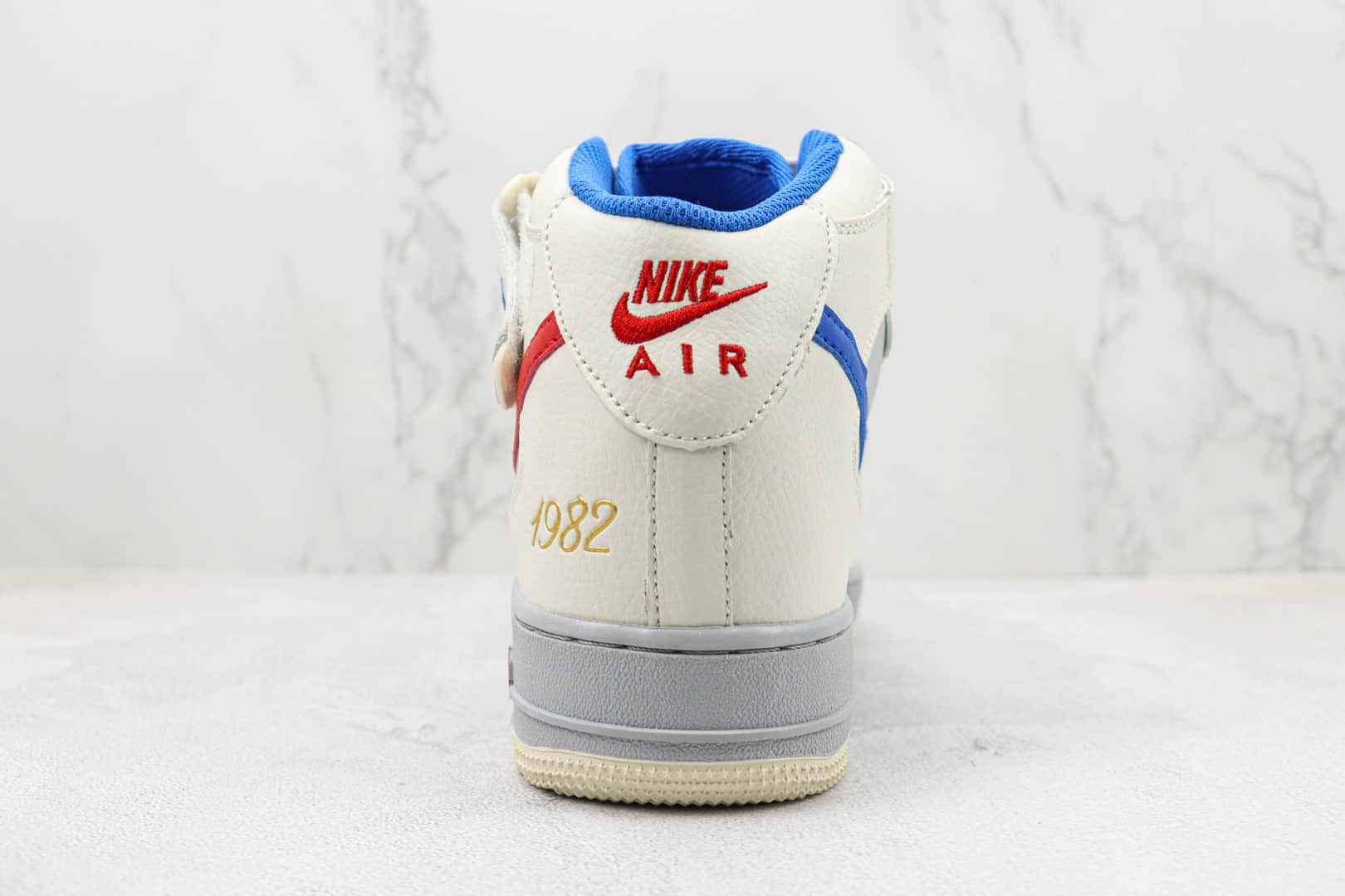 耐克Nike Air Force 1 Mid纯原版本空军一号大白兔中帮板鞋 莆田天花板AF1系列 货号：CW0088-928