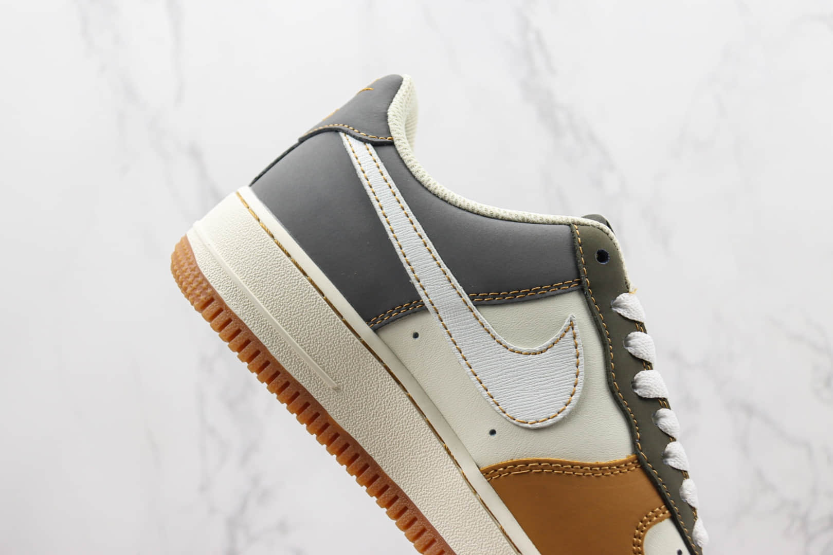 耐克Nike Air Force 1 Low纯原版本空军一号灰白卡其拼色低帮板鞋 莆田天花板AF1系列 货号：DB3301-011