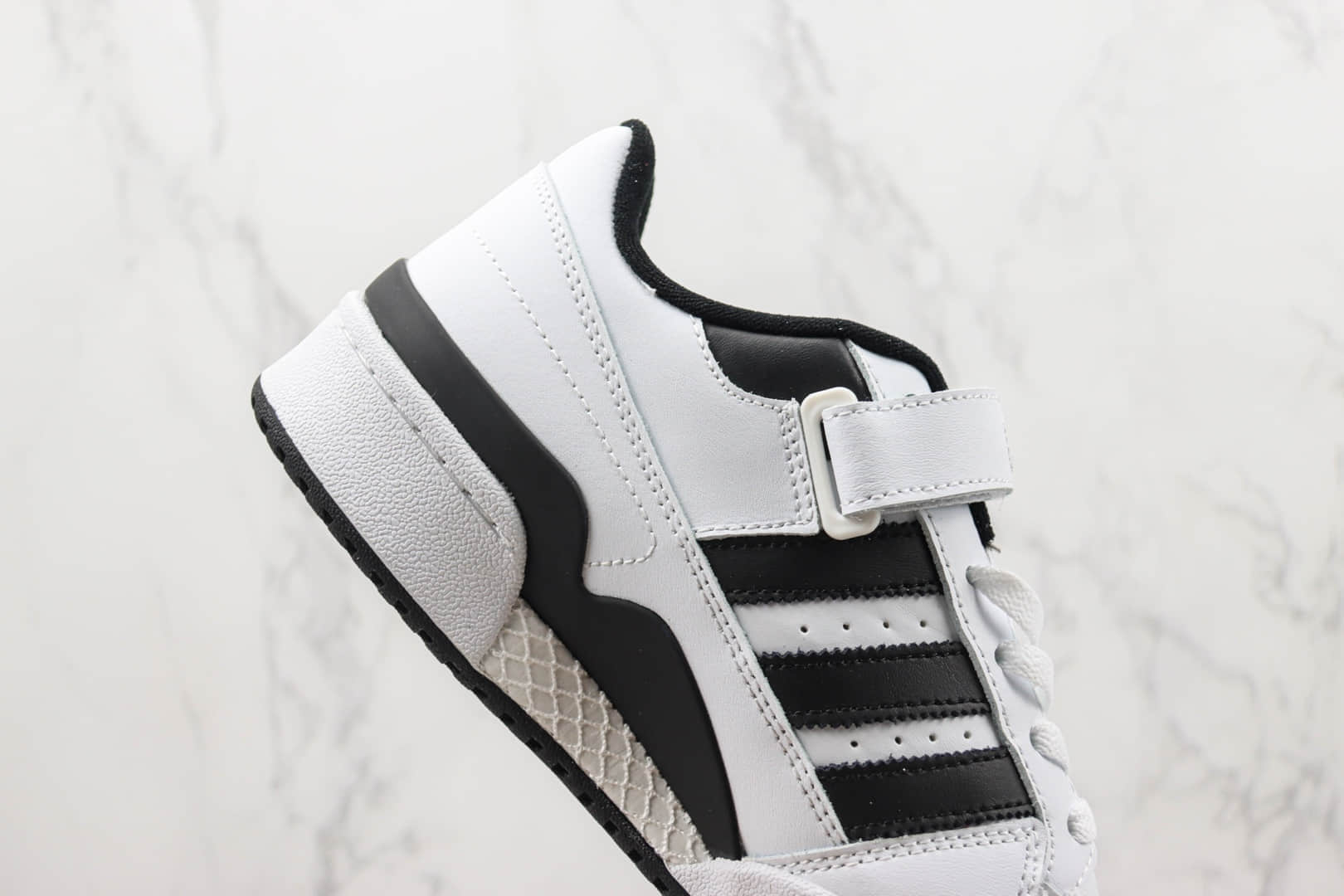 阿迪达斯adidas Forum 84 Low ACE纯原版本三叶草84白黑色魔术贴复古板鞋 莆田阿迪达斯货源 货号：FY7757