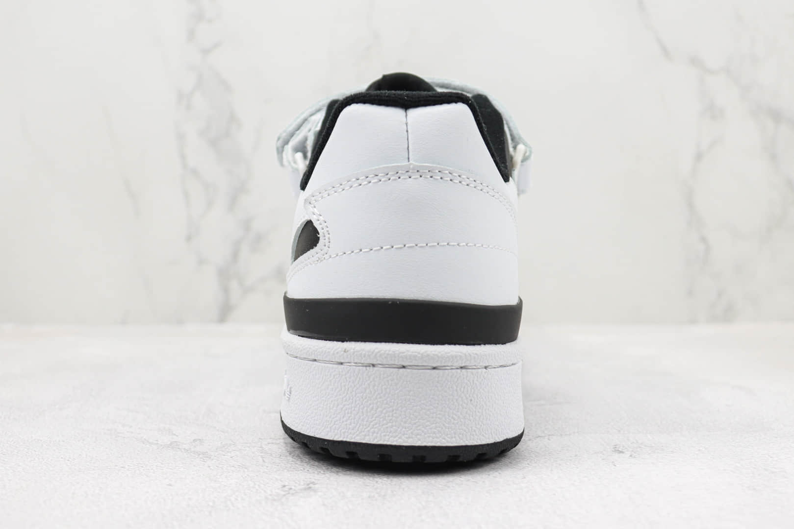 阿迪达斯adidas Forum 84 Low ACE纯原版本三叶草84白黑色魔术贴复古板鞋 莆田阿迪达斯货源 货号：FY7757