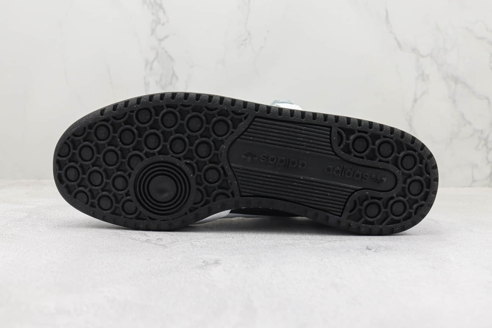 阿迪达斯adidas Forum 84 Low ACE纯原版本三叶草84白黑色魔术贴复古板鞋 莆田阿迪达斯货源 货号：FY7757