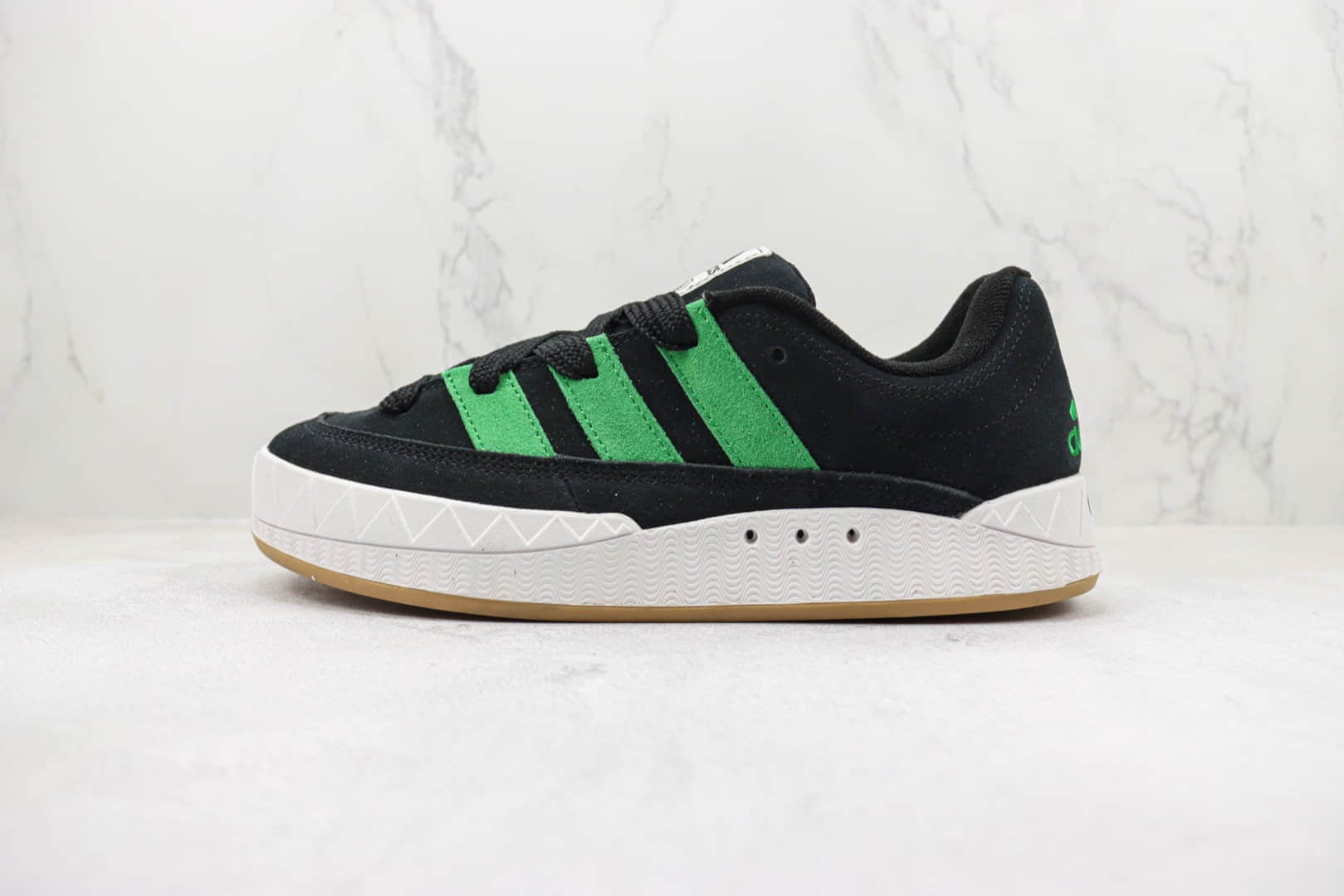 阿迪达斯Atmos x adidas Adimatic Low纯原版本马蒂奇联名黑绿色鲨鱼面包鞋 莆田复刻阿迪达斯 货号：HQ3936