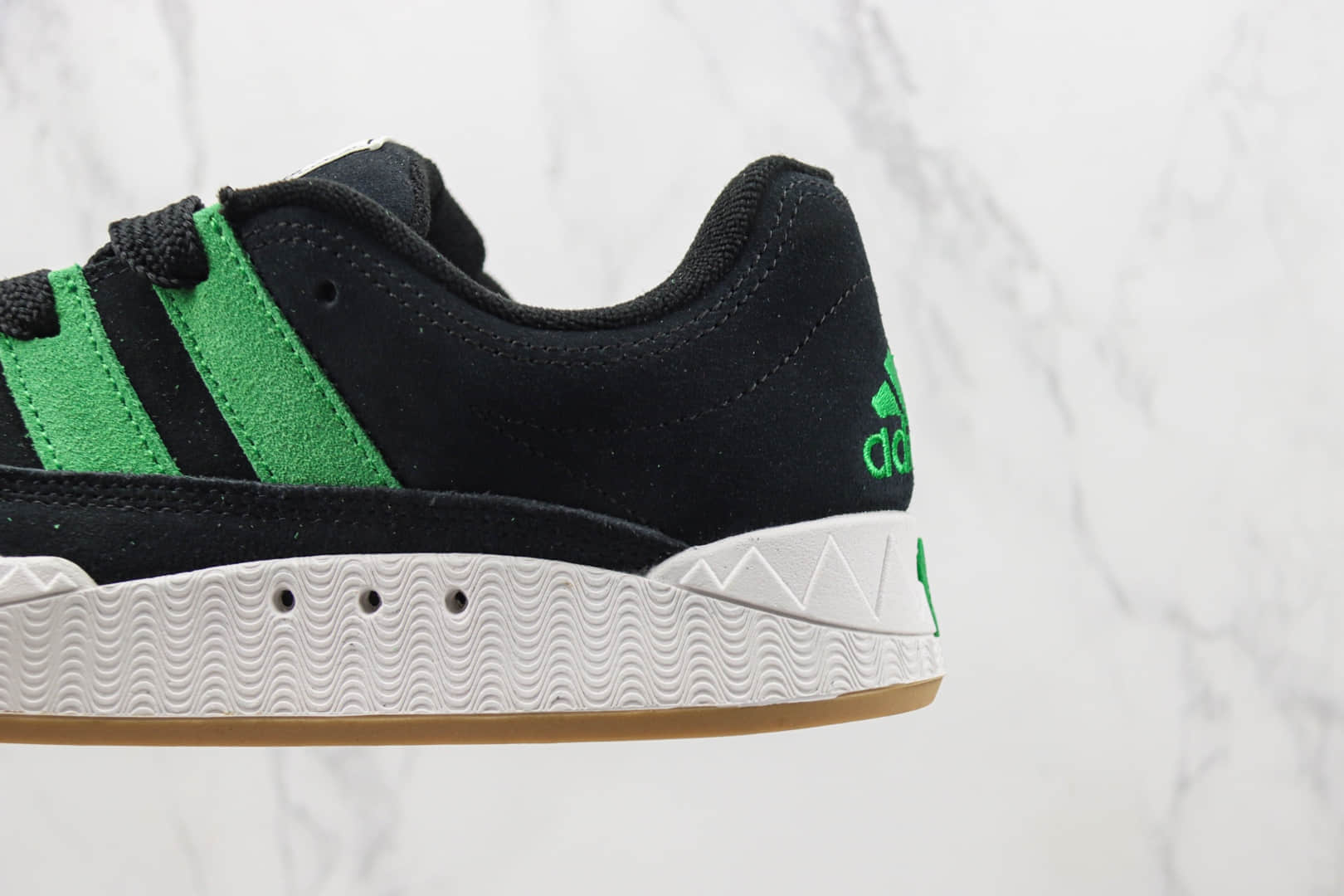 阿迪达斯Atmos x adidas Adimatic Low纯原版本马蒂奇联名黑绿色鲨鱼面包鞋 莆田复刻阿迪达斯 货号：HQ3936