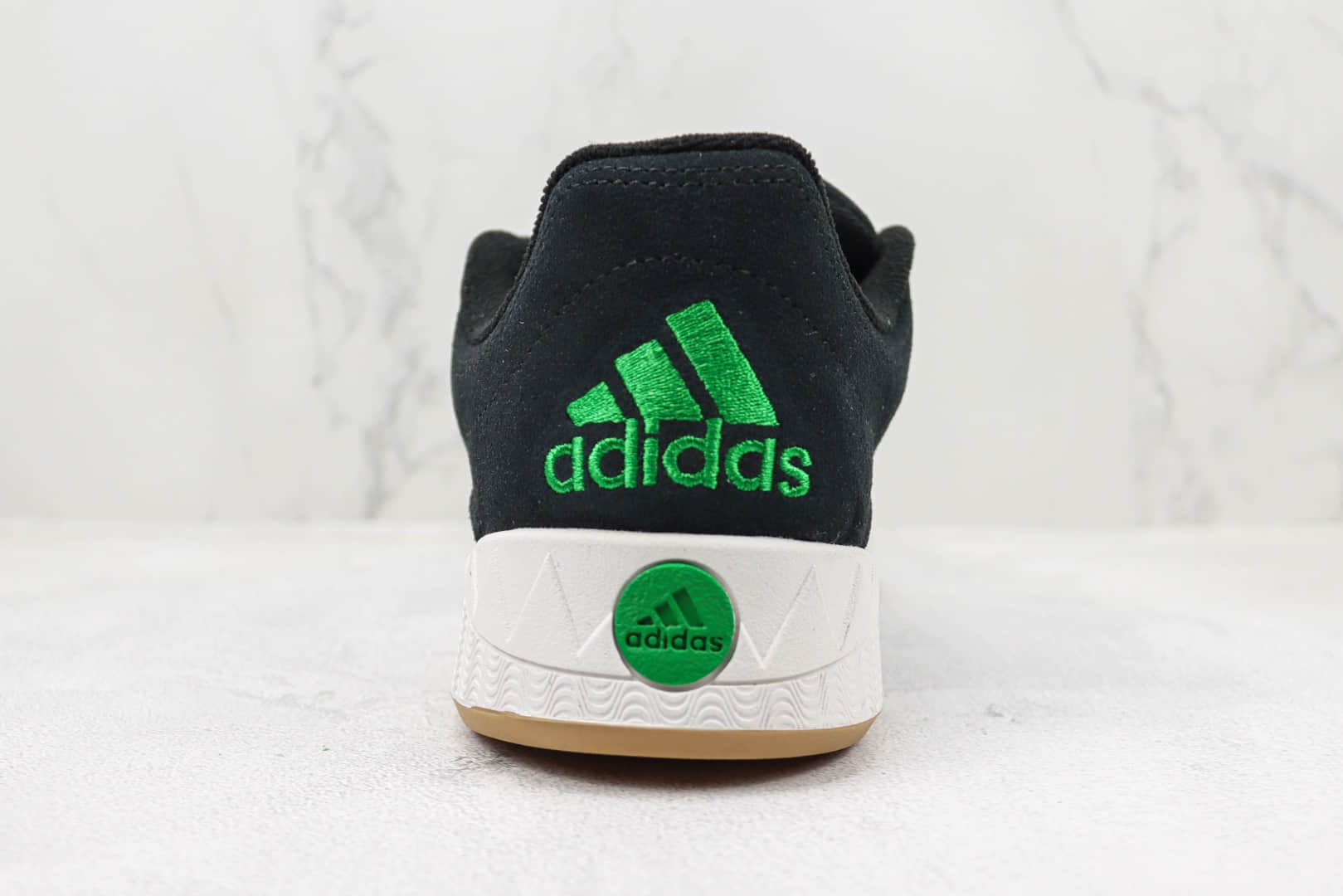 阿迪达斯Atmos x adidas Adimatic Low纯原版本马蒂奇联名黑绿色鲨鱼面包鞋 莆田复刻阿迪达斯 货号：HQ3936