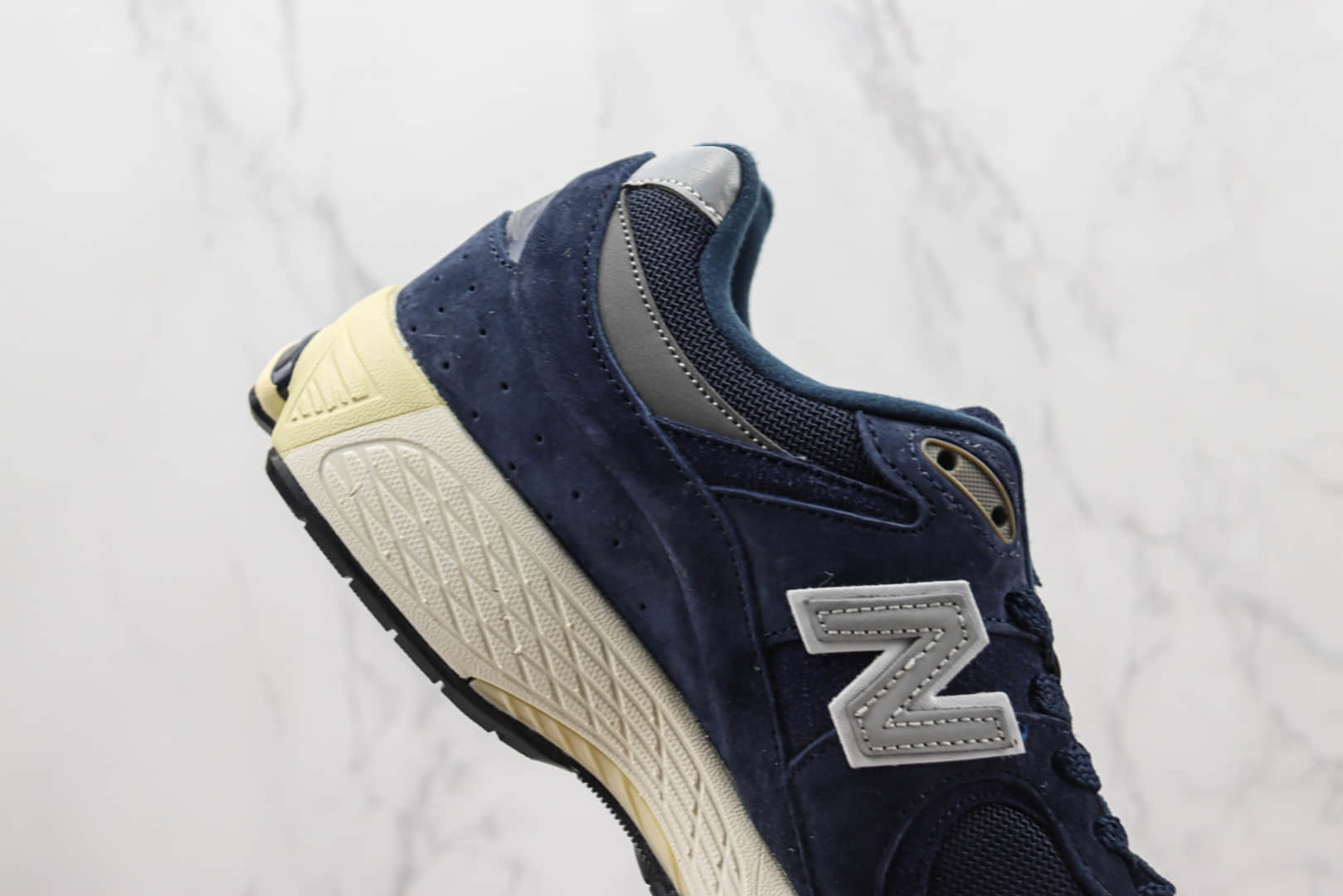 新百伦New Balance 2002R纯原版本NB2002R墨蓝色复古跑鞋 莆田新百伦货源 货号：M2002RCA