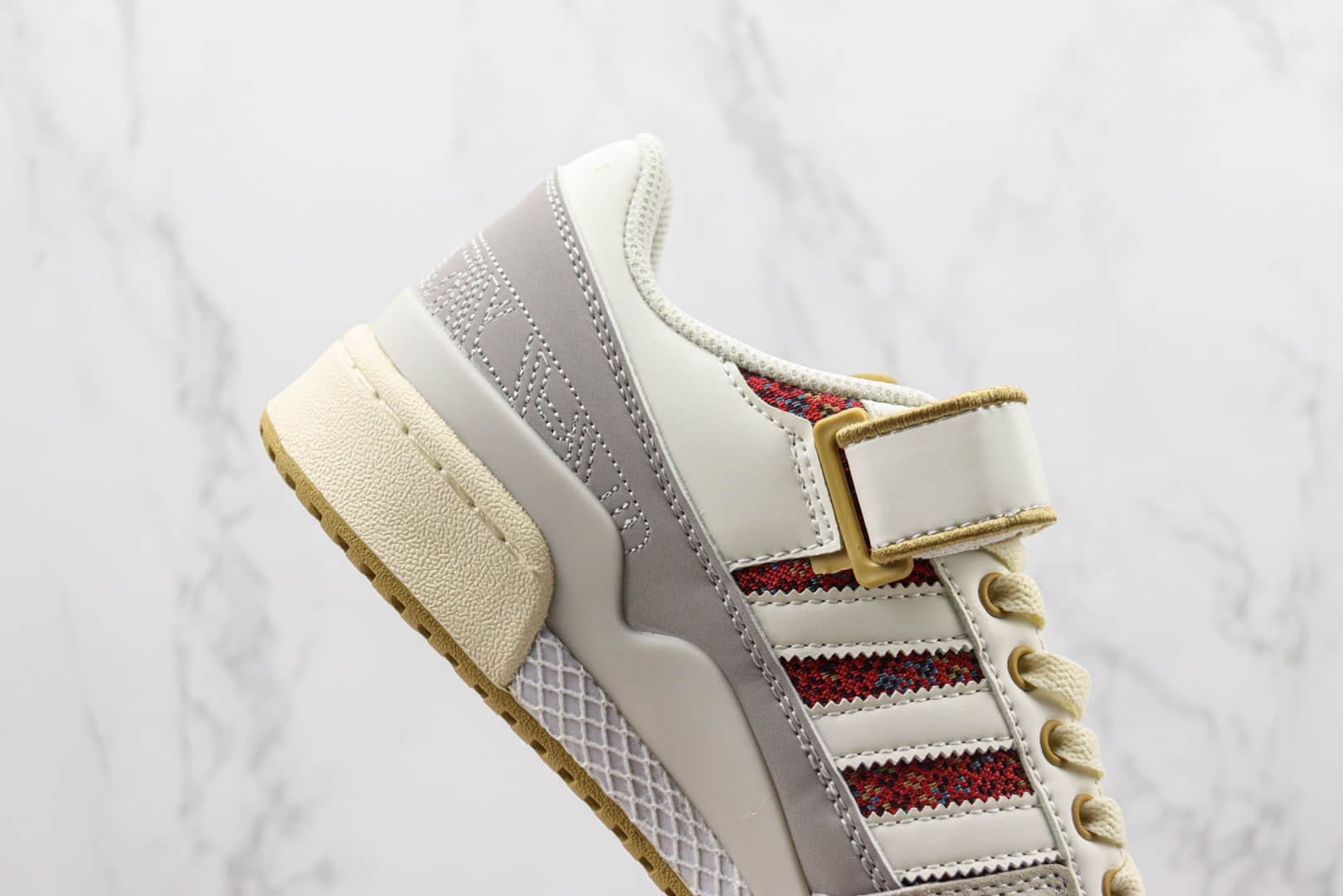 阿迪达斯adidas Forum 84 Low纯原版本三叶草84白红色板鞋 莆田阿迪达斯货源 货号：HQ4604