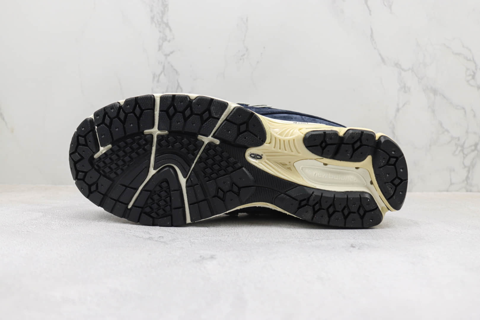 新百伦New Balance 2002R纯原版本NB2002R墨蓝色复古跑鞋 莆田新百伦货源 货号：M2002RCA