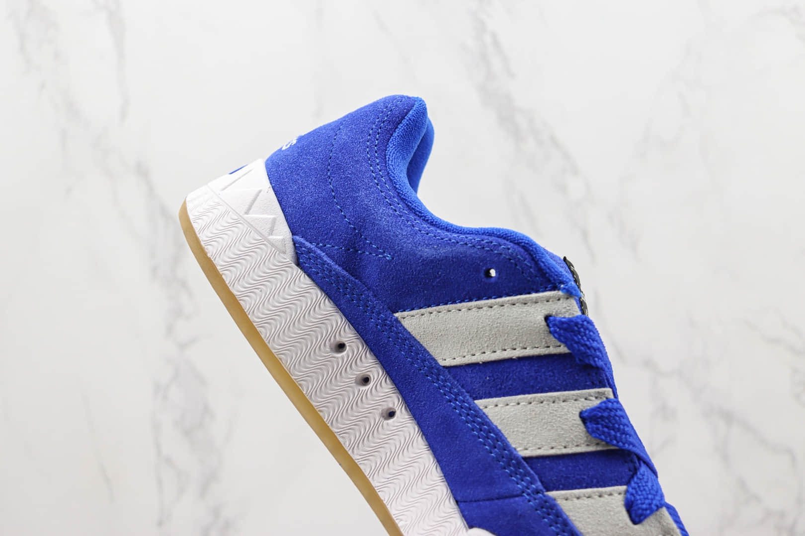 阿迪达斯Human Made x adidas Adimatic纯原版本马蒂奇系列宝蓝色鲨鱼面包鞋 莆田阿迪达斯货源 货号：GX1828