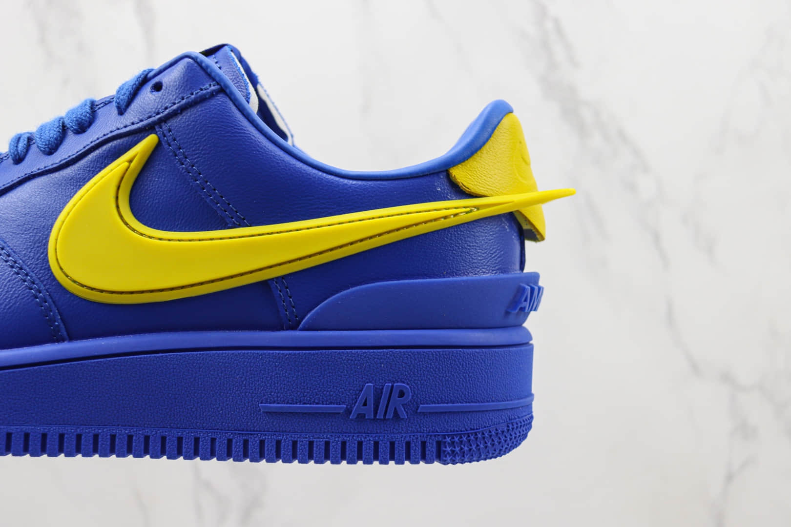 耐克AMBUSH x Nike Air Force 1 Low纯原版本空军一号低帮蓝黄色板鞋 货号：DV3464-400